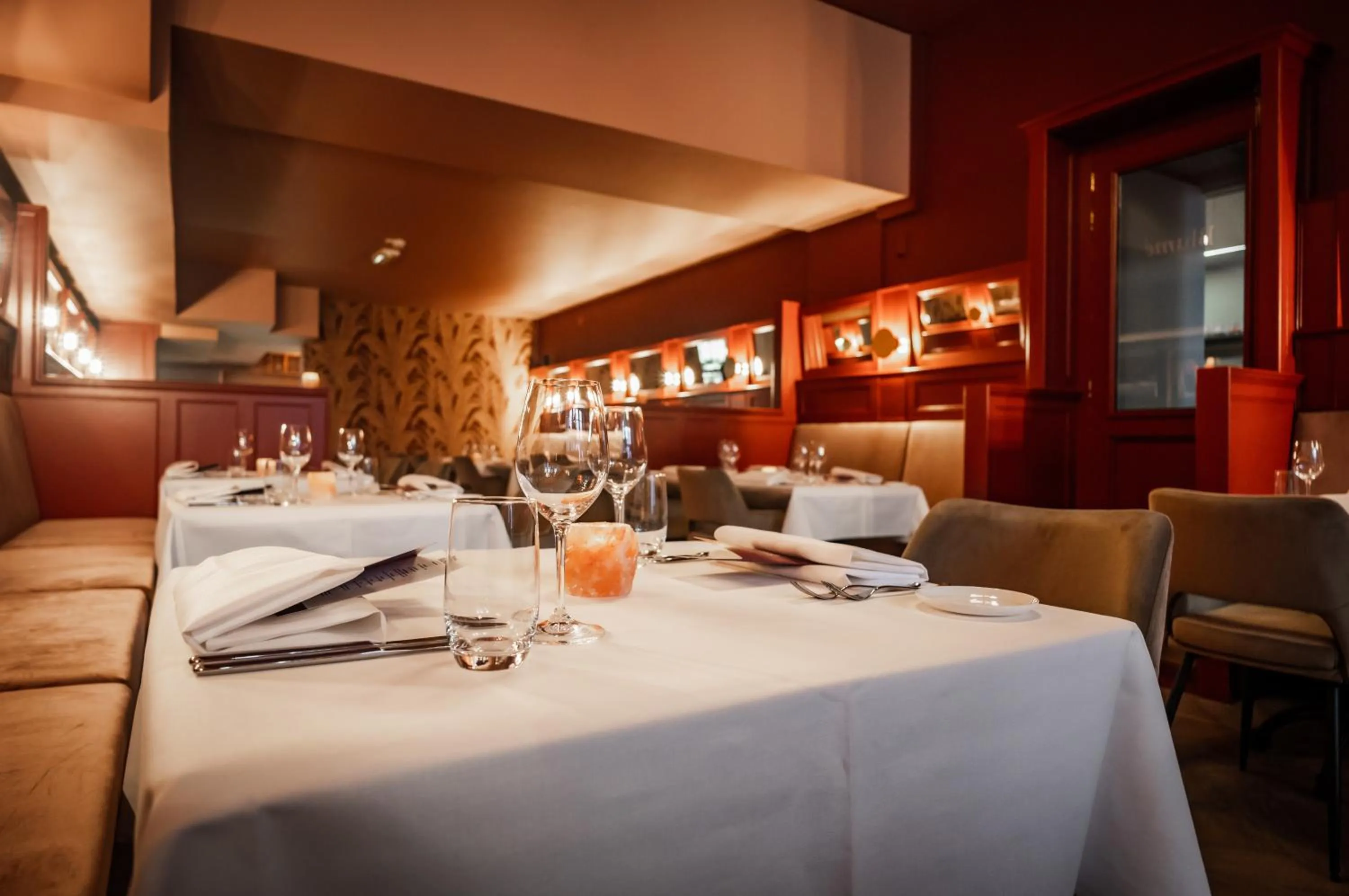 Restaurant/places to eat in Hotel Halbert