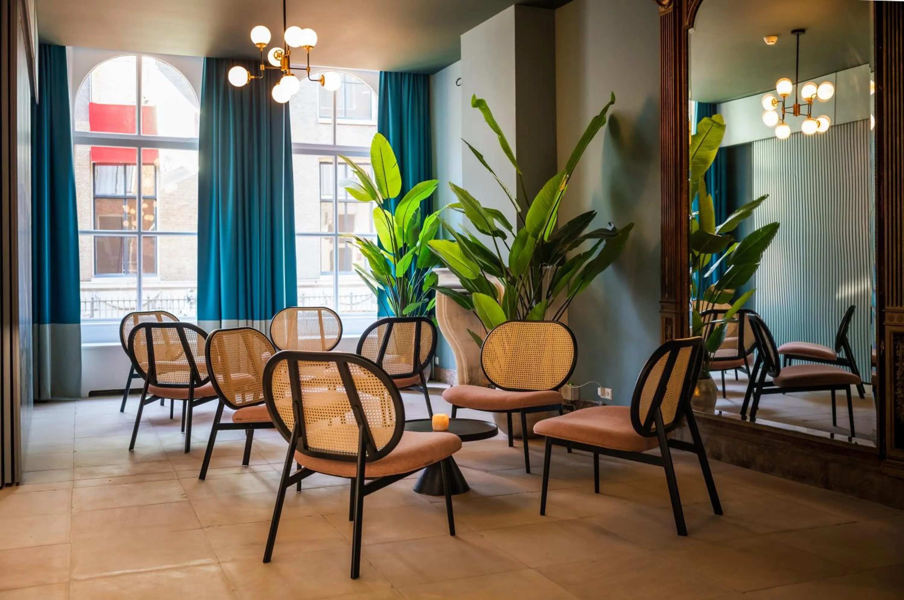 Seating area in Hotel Halbert