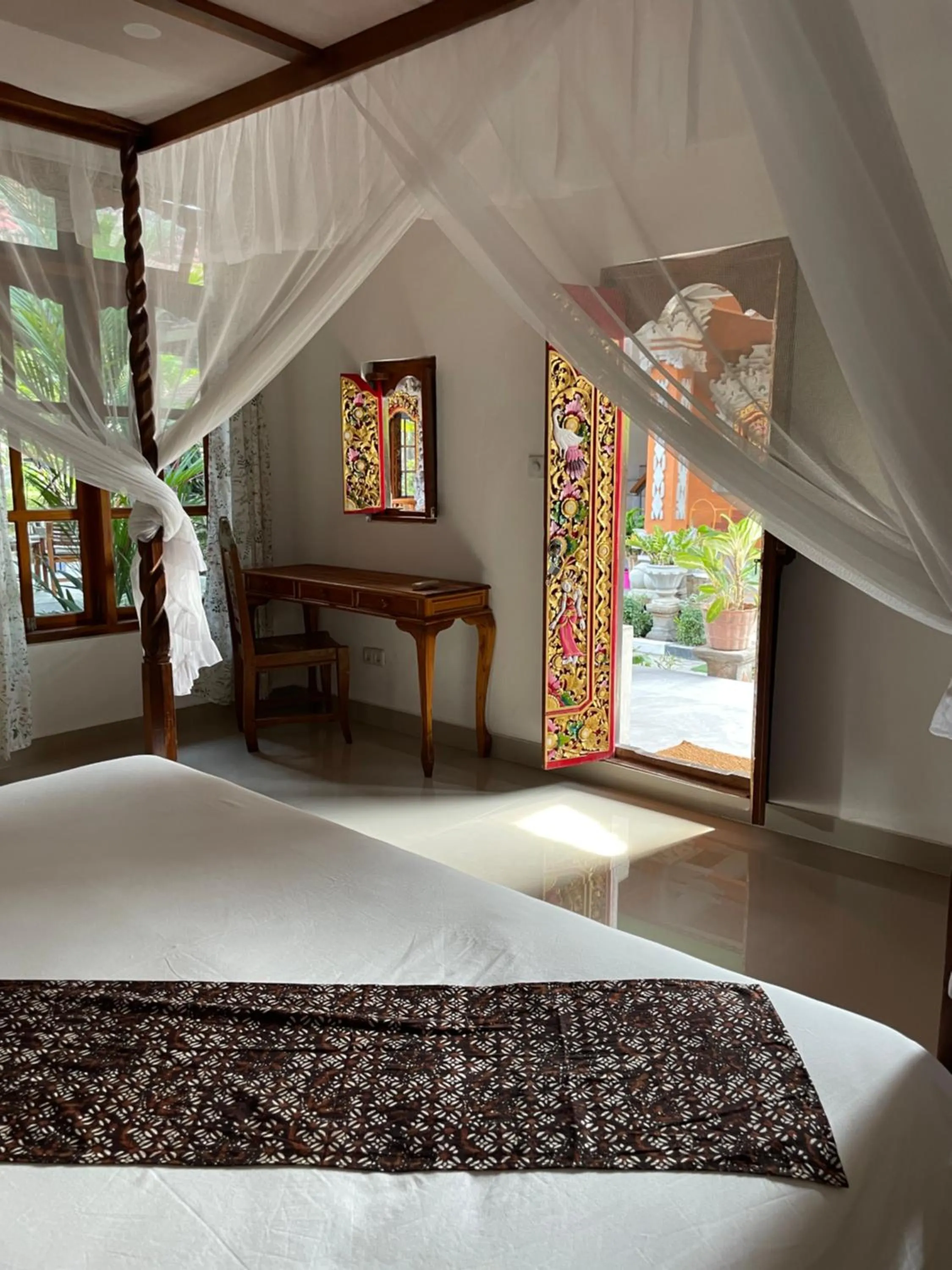 Photo of the whole room, Bed in Kubu Elsa Bali