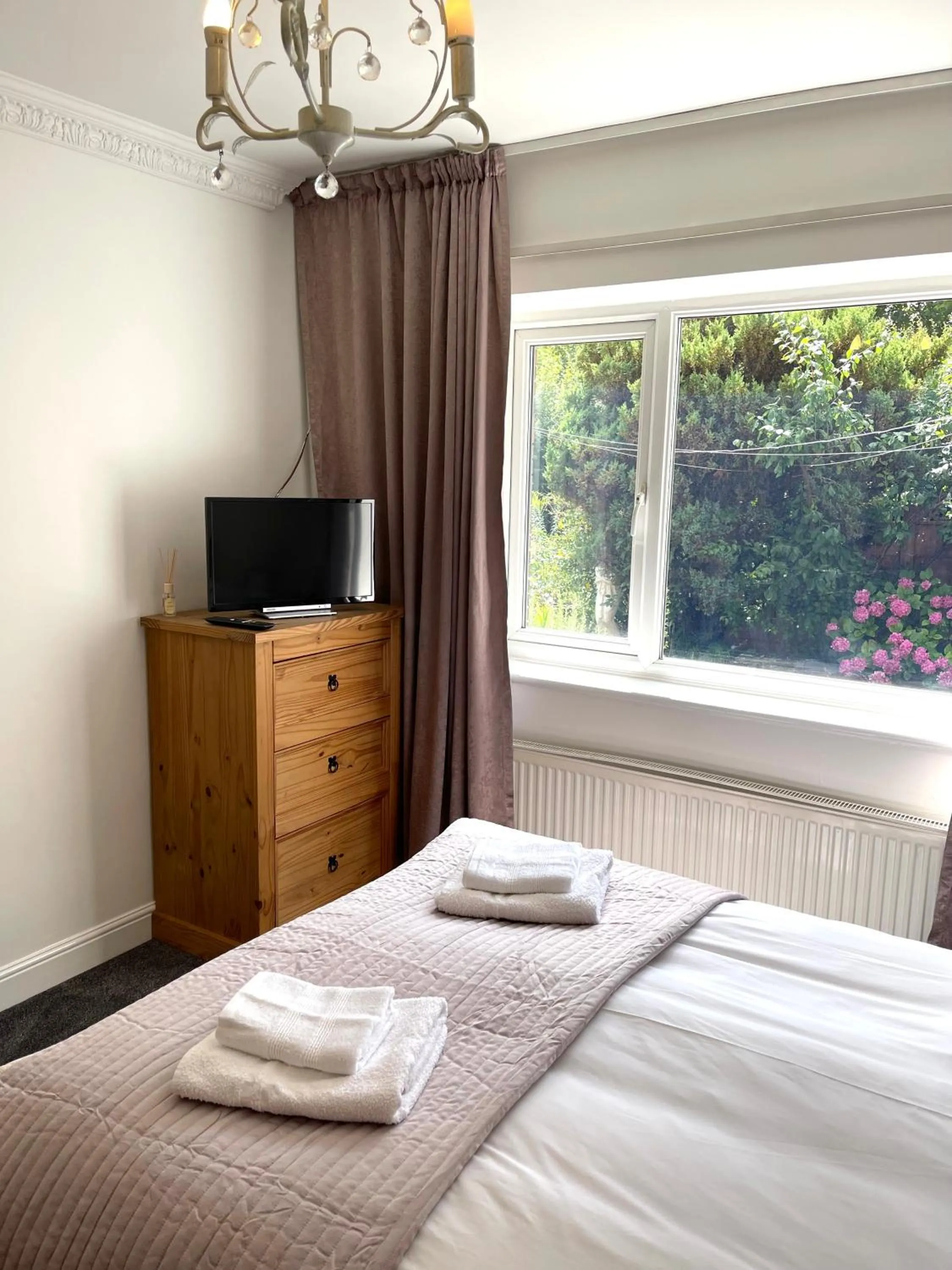 Bed in Arrandale Lodge