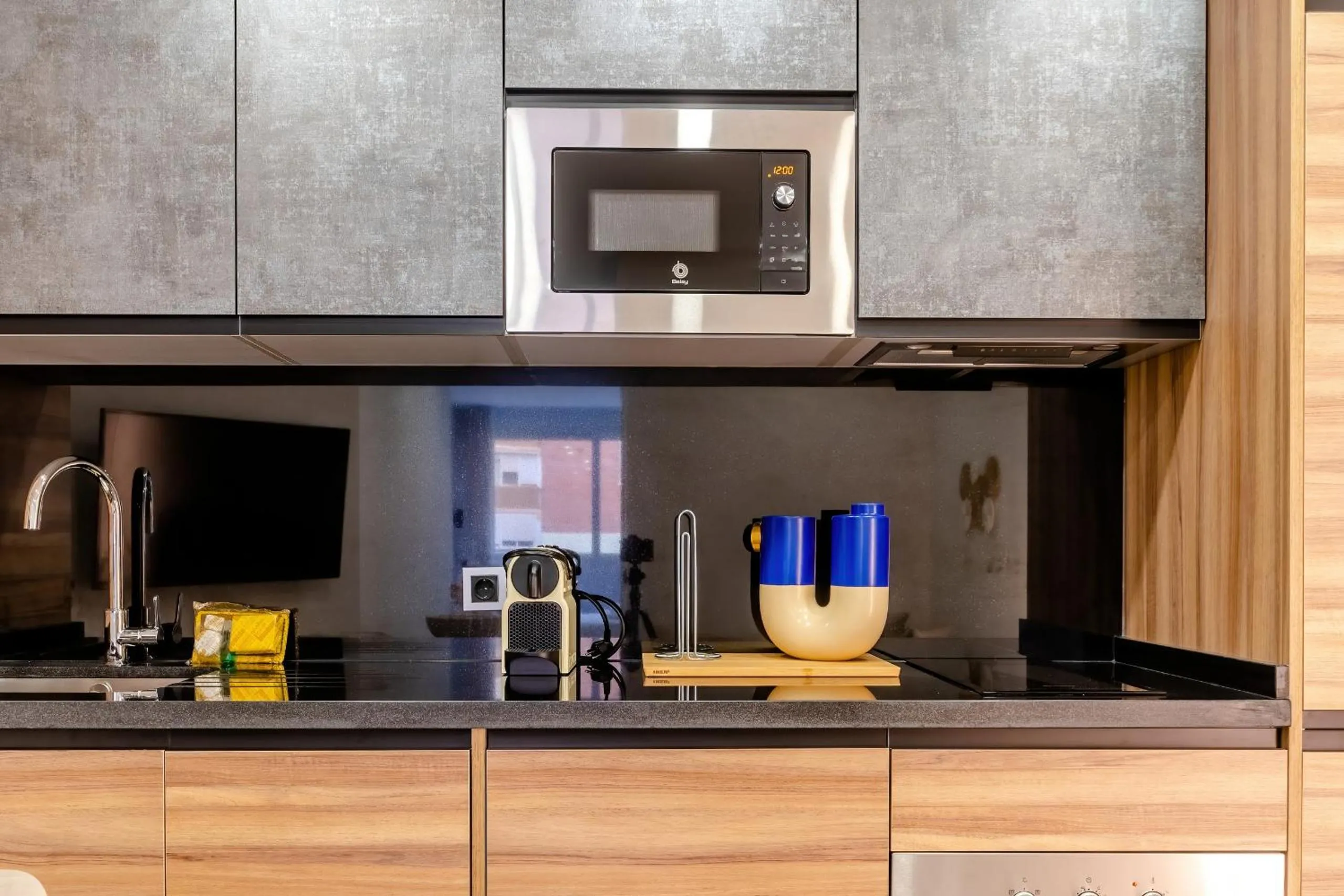 Kitchen or kitchenette in Housing Muelle Uno by SharingCo