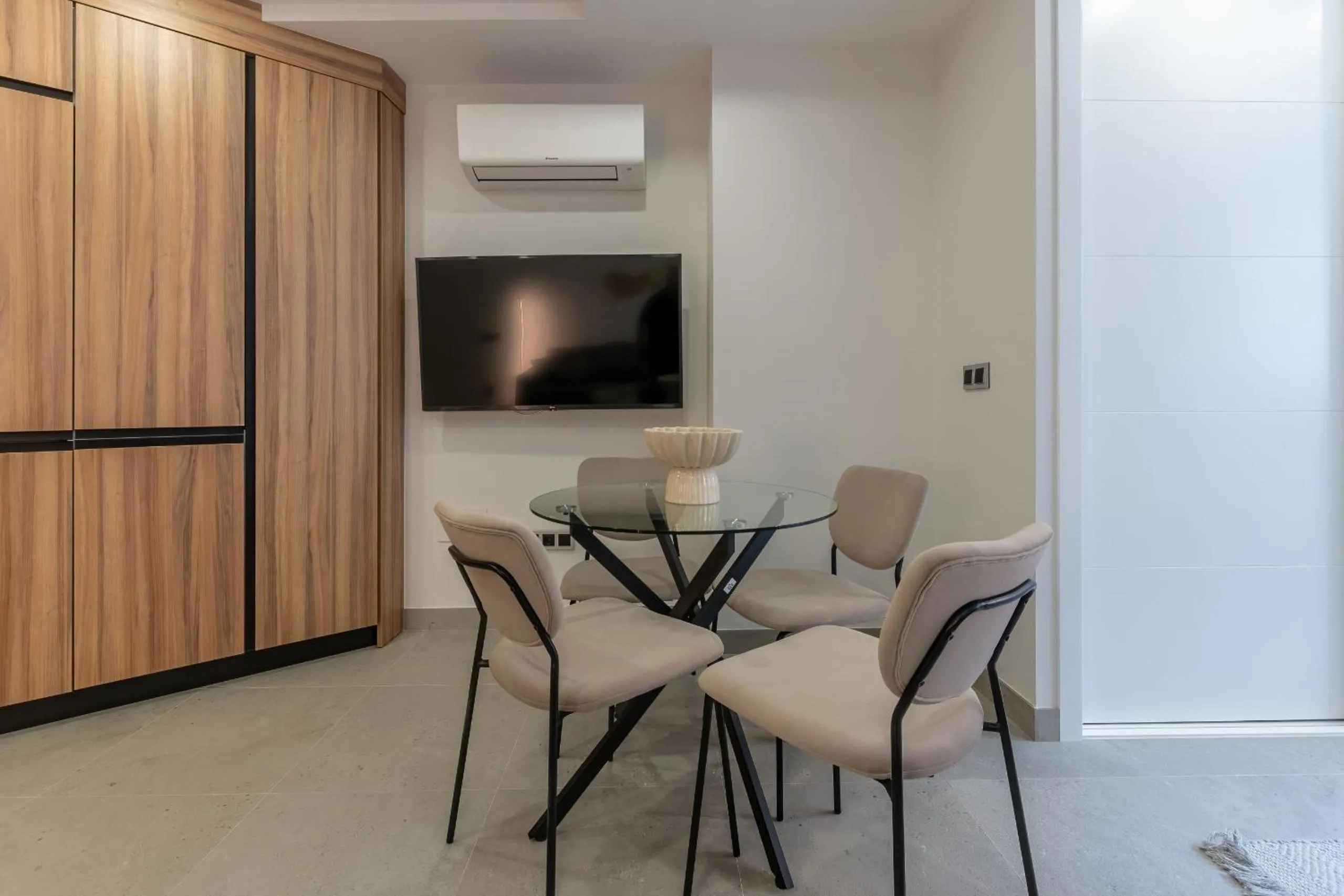 Dining area in Housing Muelle Uno by SharingCo