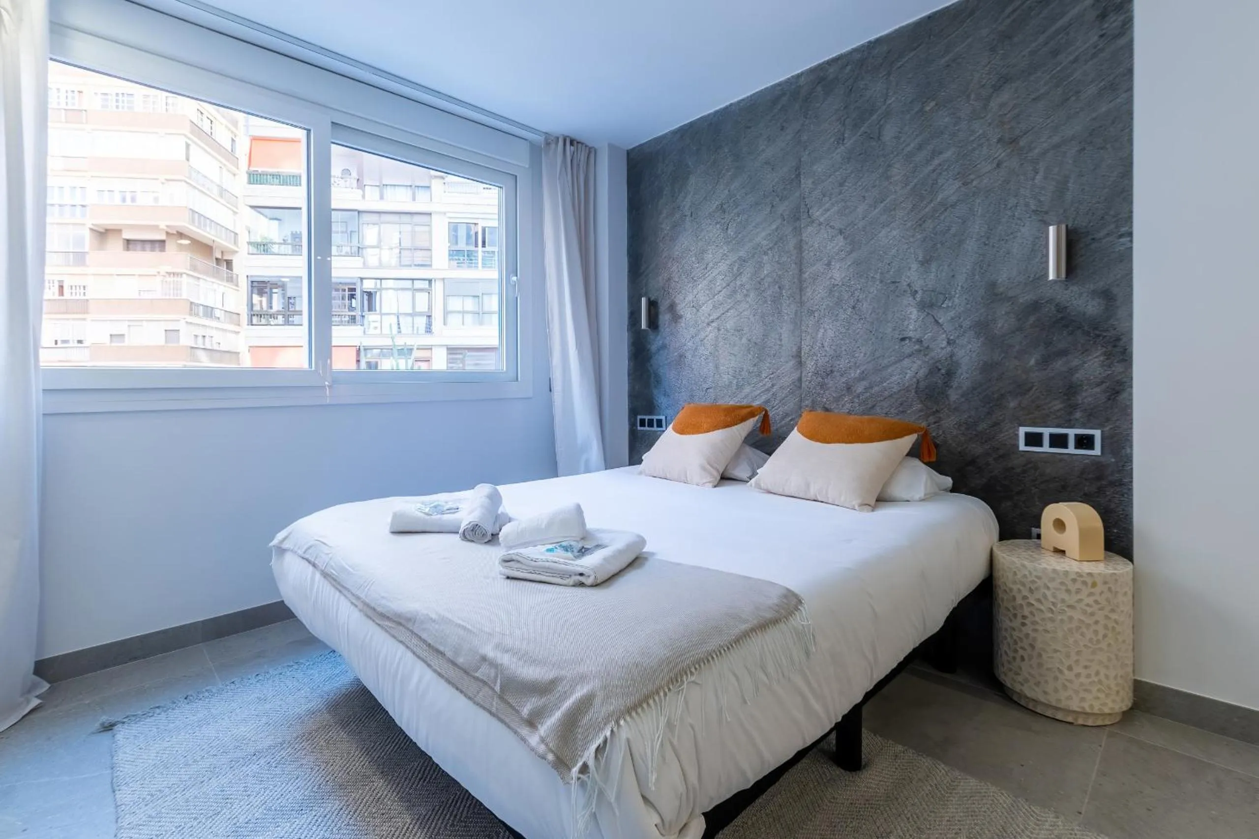 Bed in Housing Muelle Uno by SharingCo