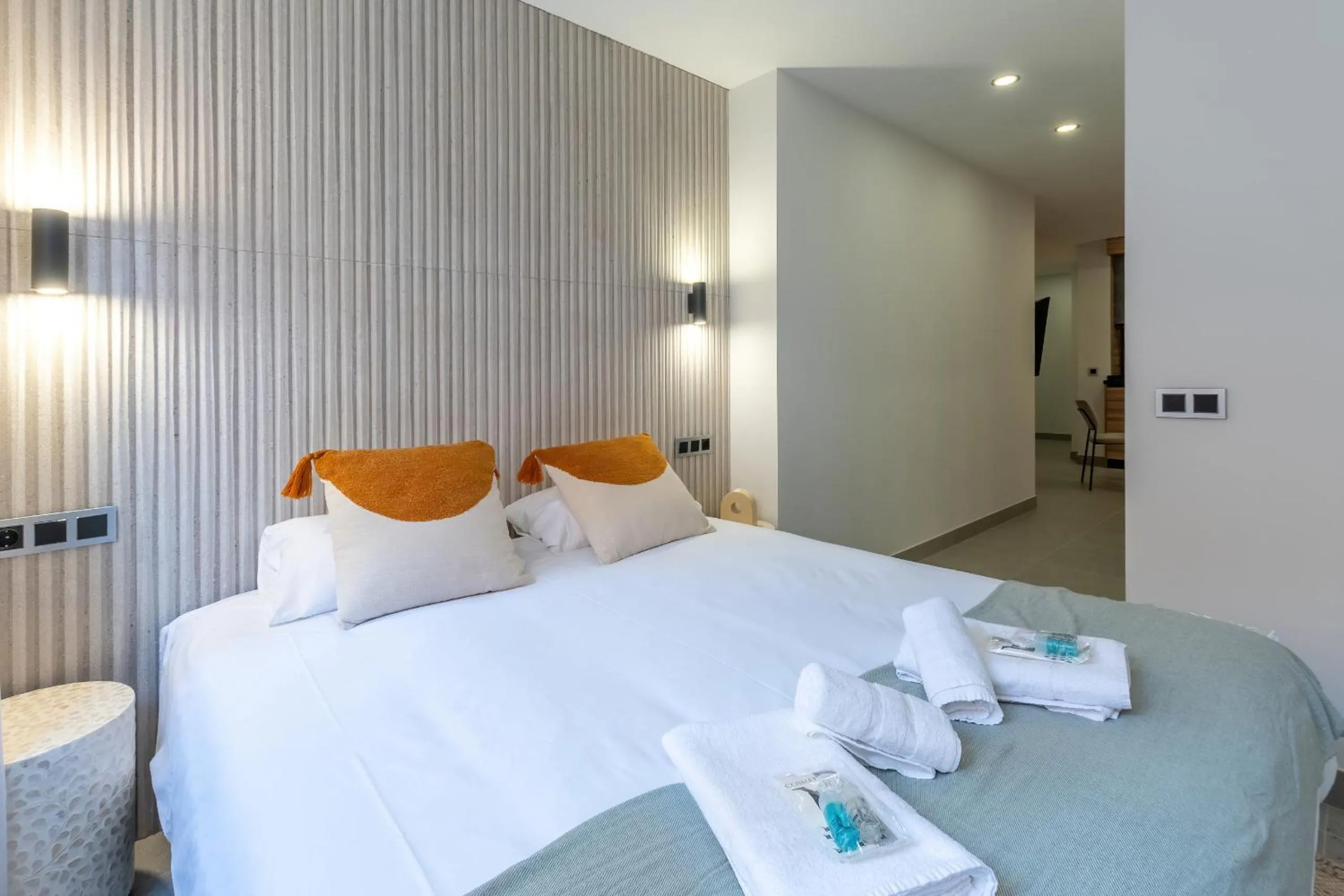 Bed in Housing Muelle Uno by SharingCo