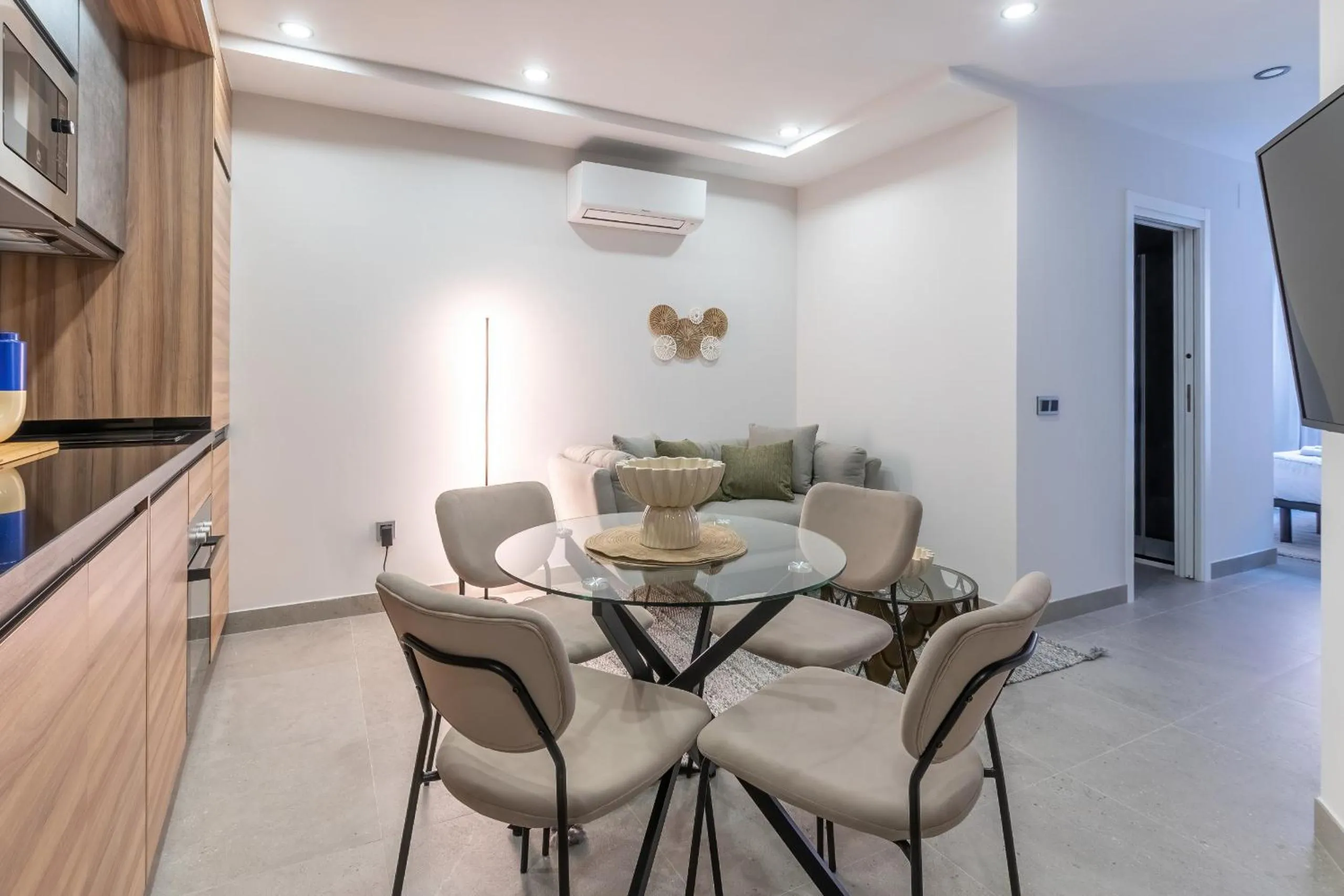 Dining area in Housing Muelle Uno by SharingCo