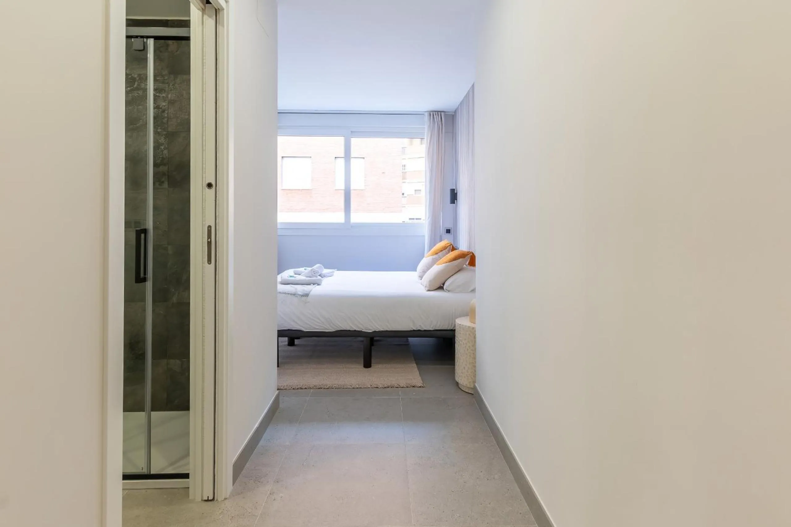 Bed in Housing Muelle Uno by SharingCo