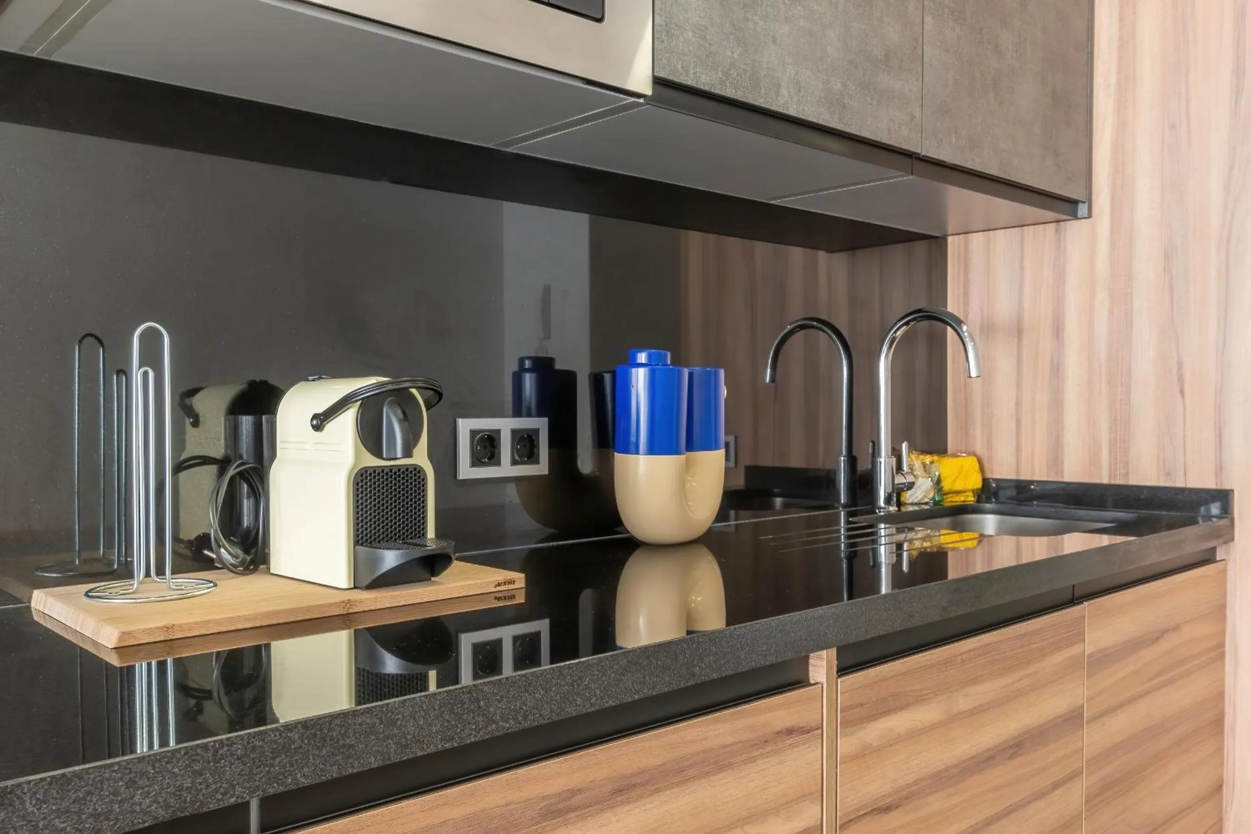 Kitchen or kitchenette in Housing Muelle Uno by SharingCo