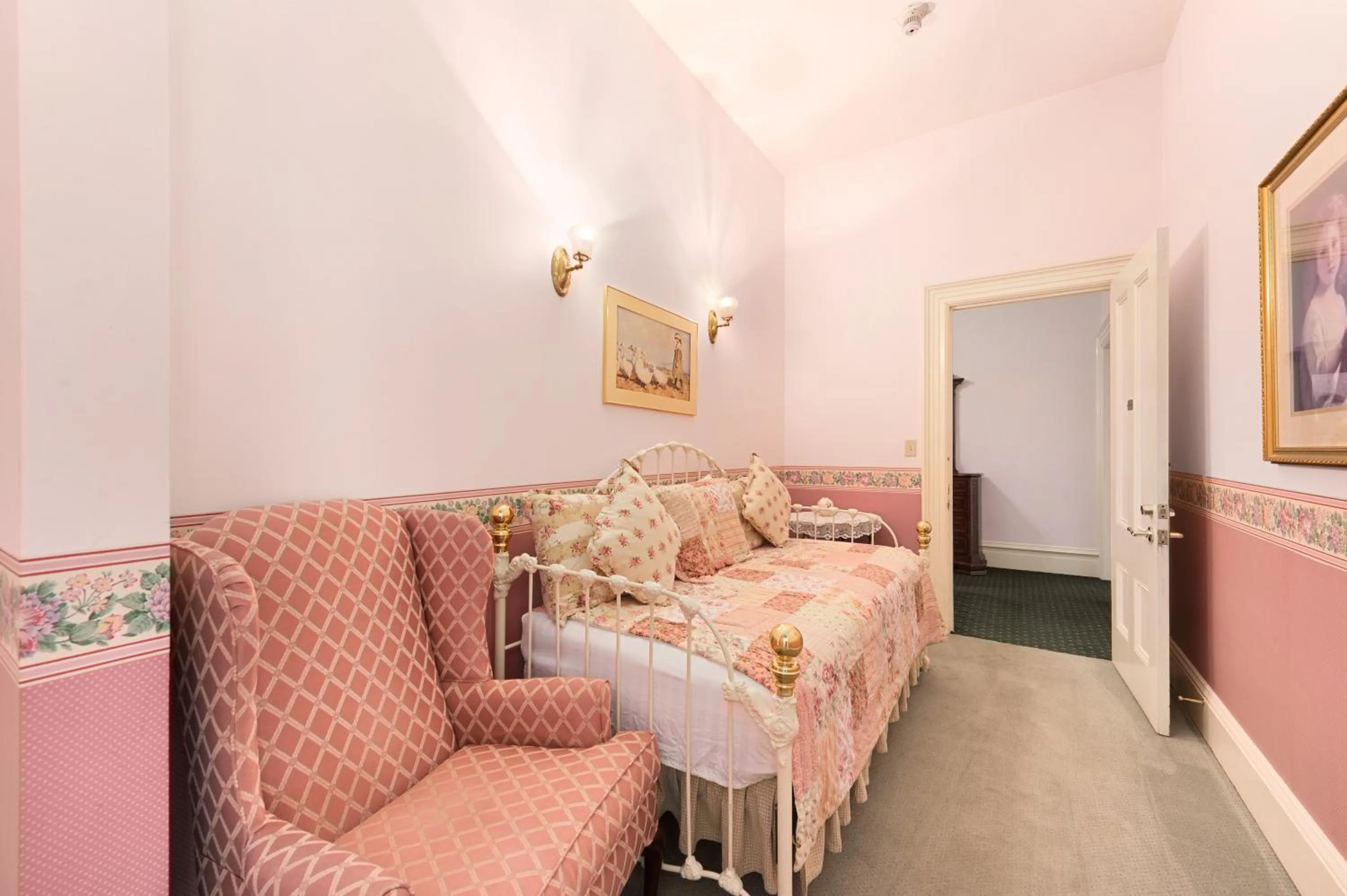 Bedroom in The Gables Wine Country Inn