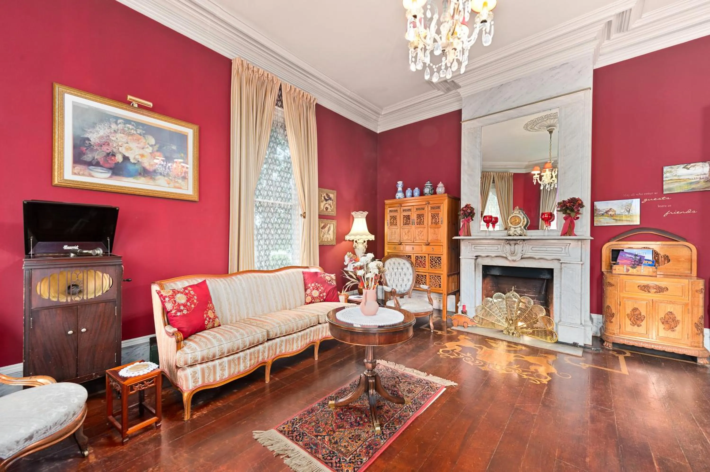 Living room in The Gables Wine Country Inn