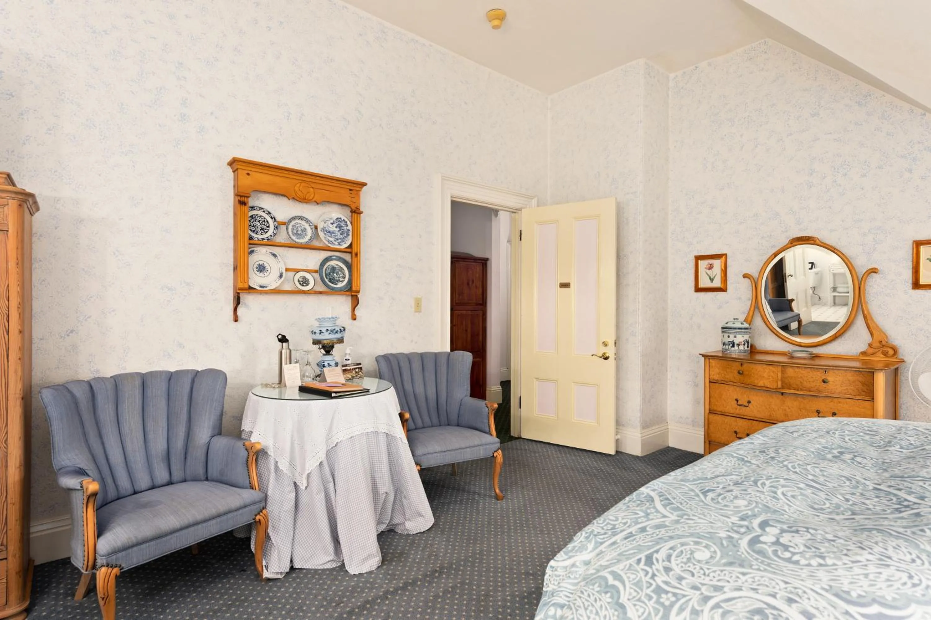 Photo of the whole room in The Gables Wine Country Inn