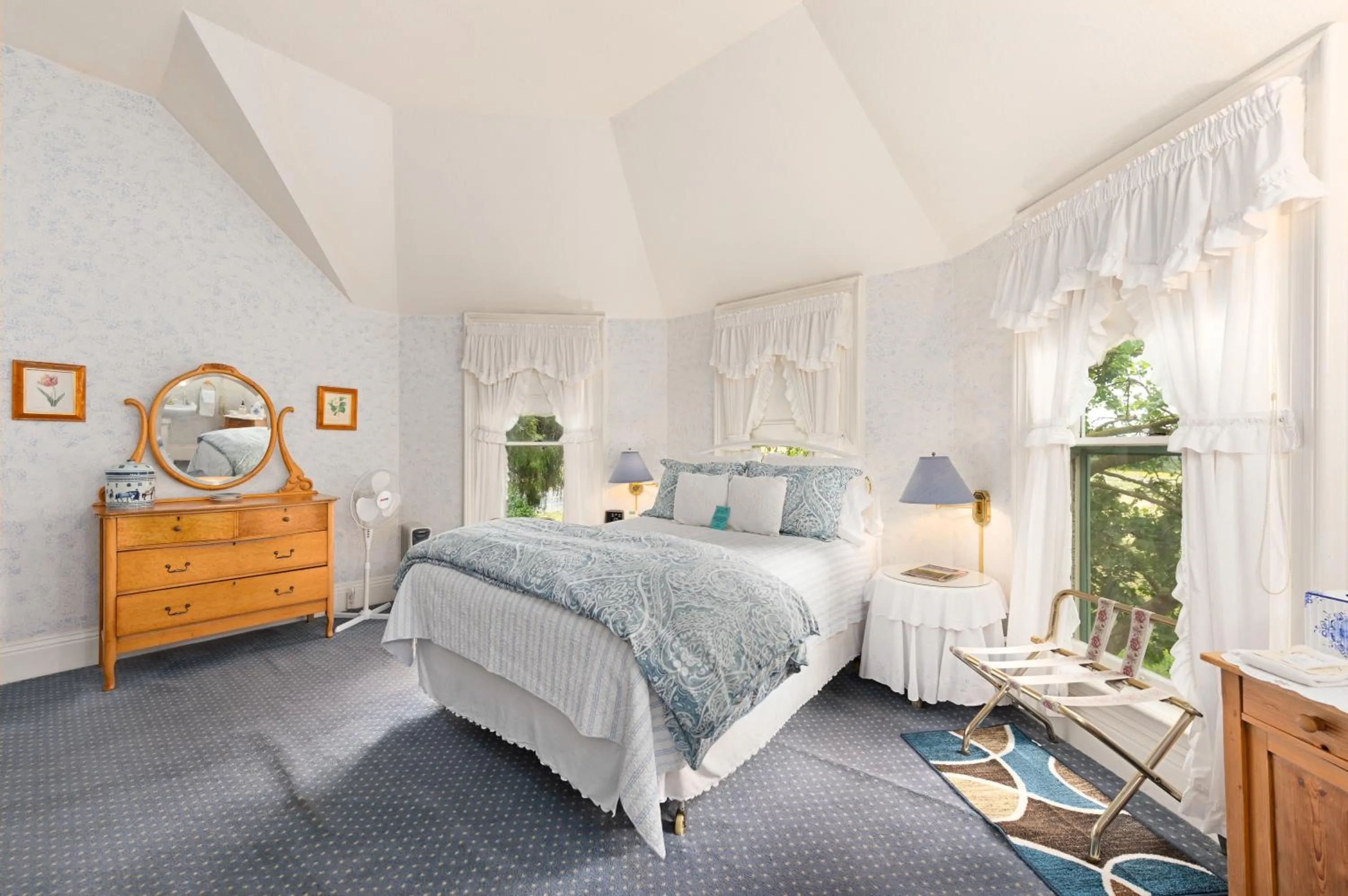 Photo of the whole room in The Gables Wine Country Inn