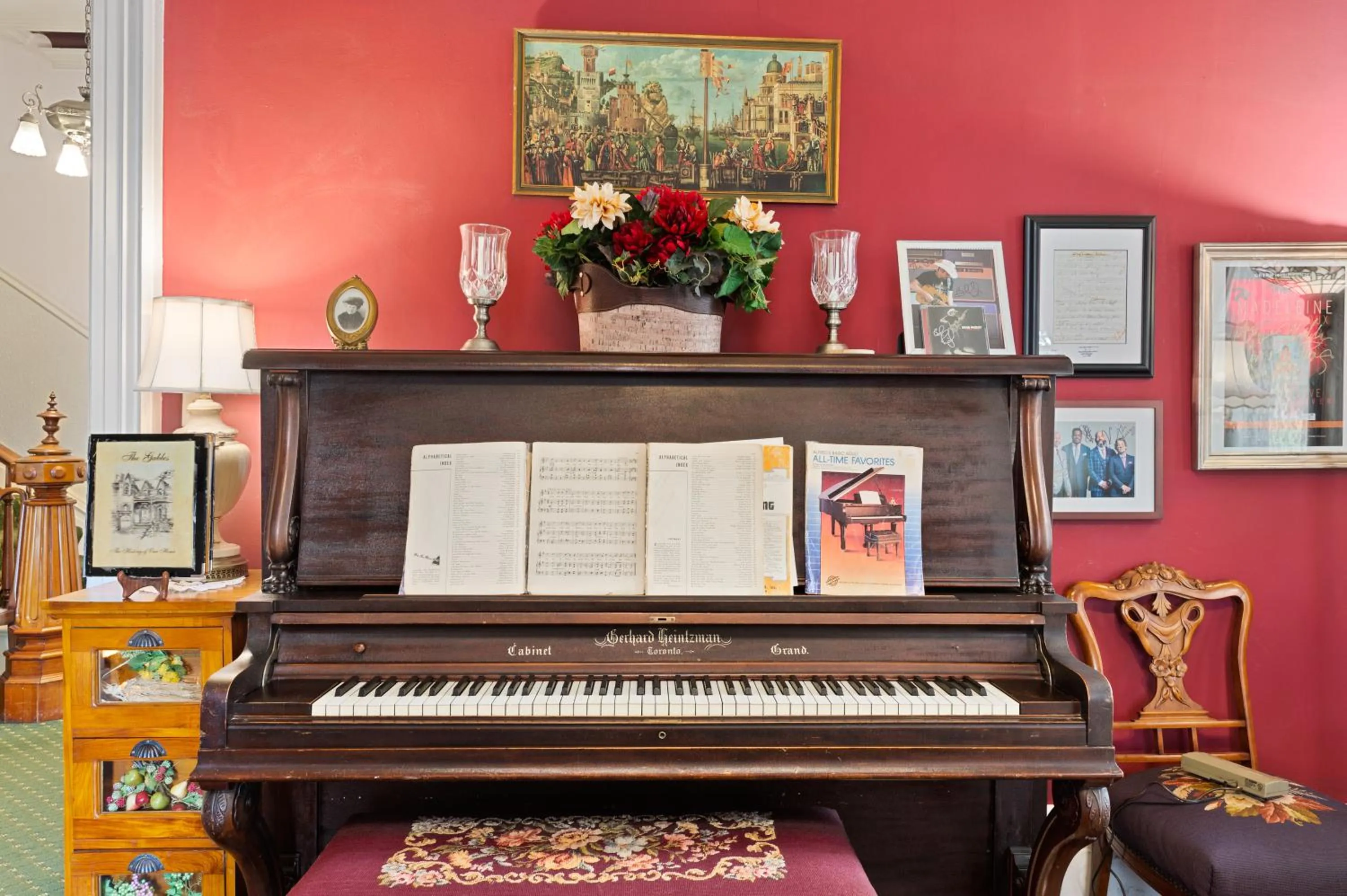 Seating area in The Gables Wine Country Inn