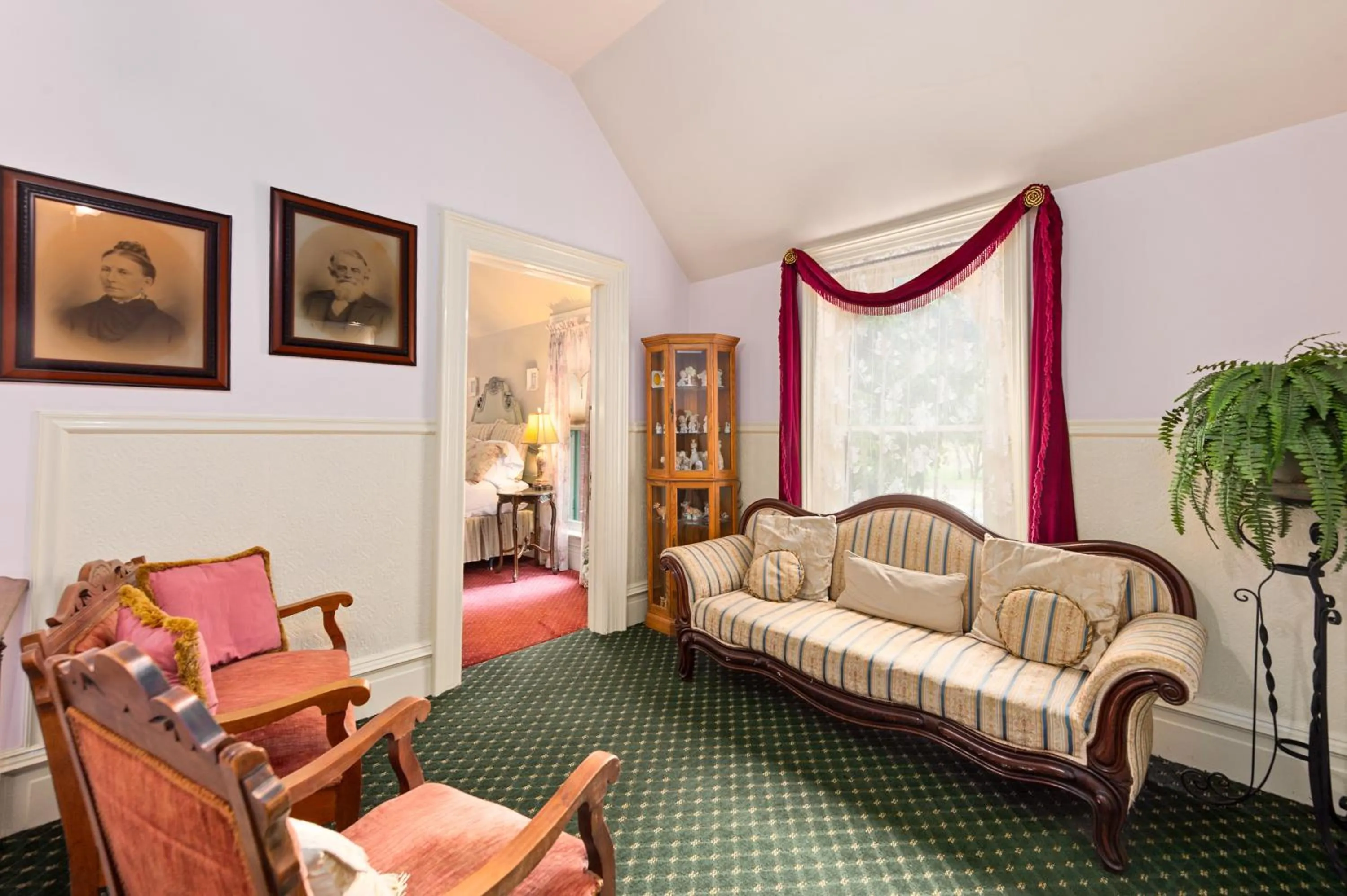 Seating area in The Gables Wine Country Inn