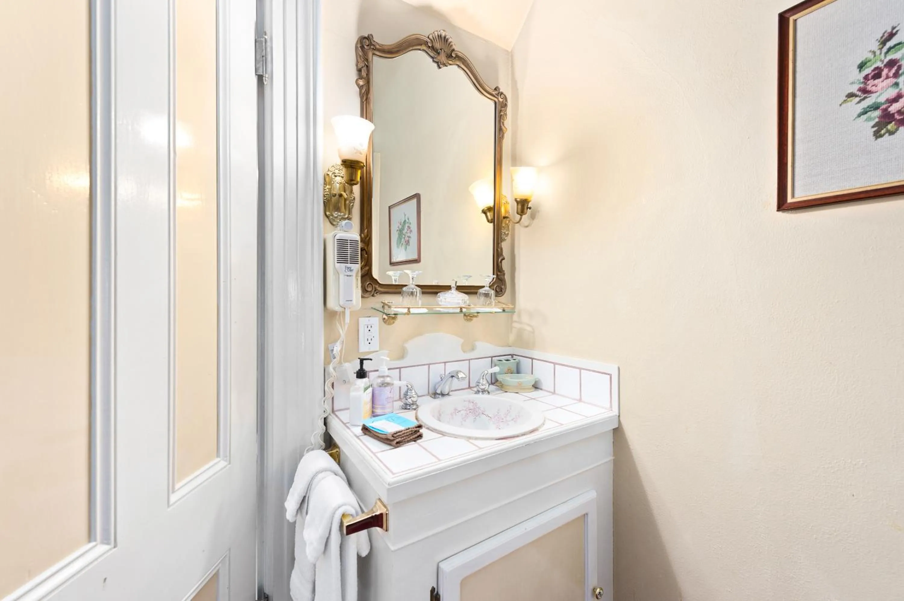 Bathroom in The Gables Wine Country Inn