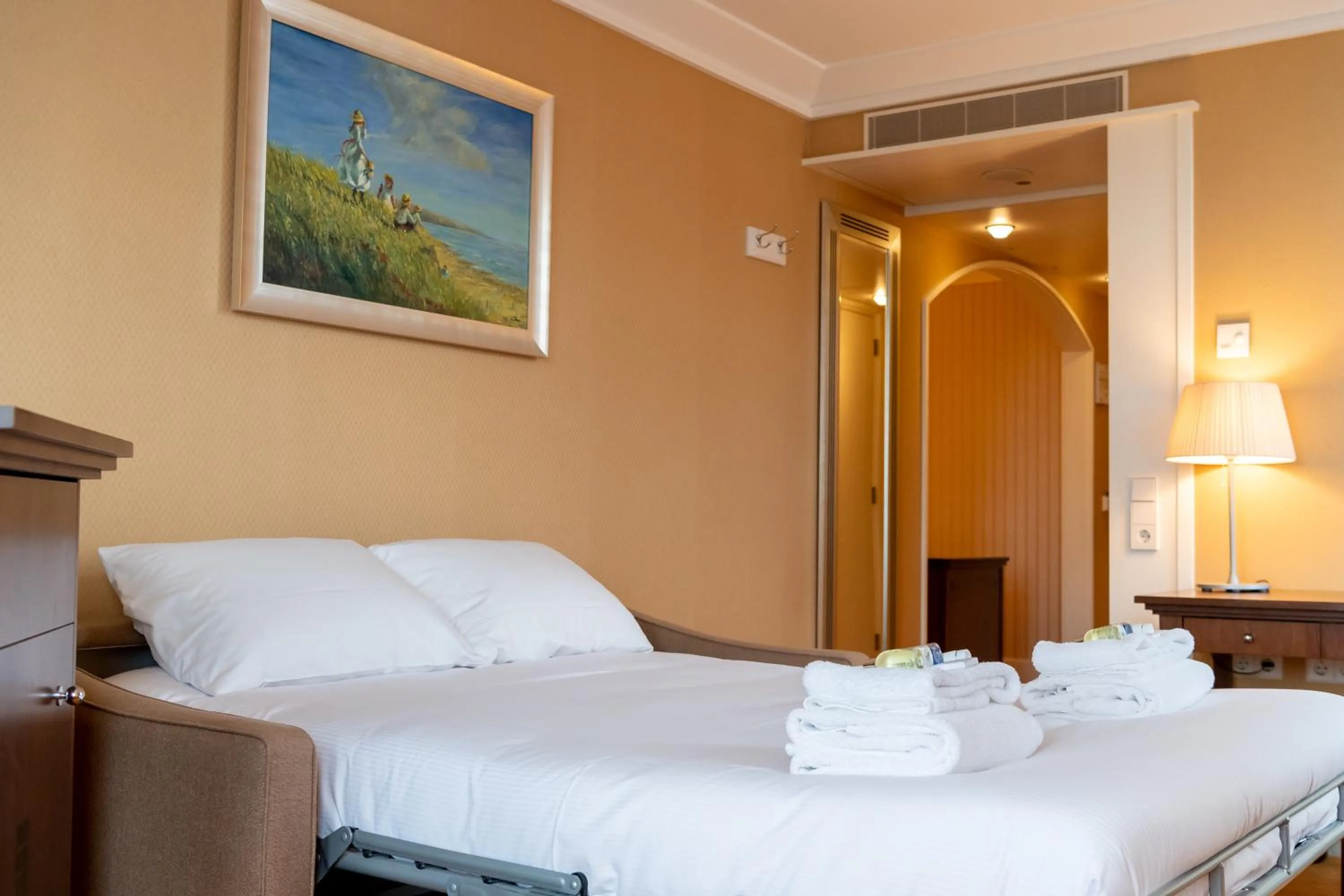 Bedroom, Bed in Van der Valk Palace Hotel Noordwijk