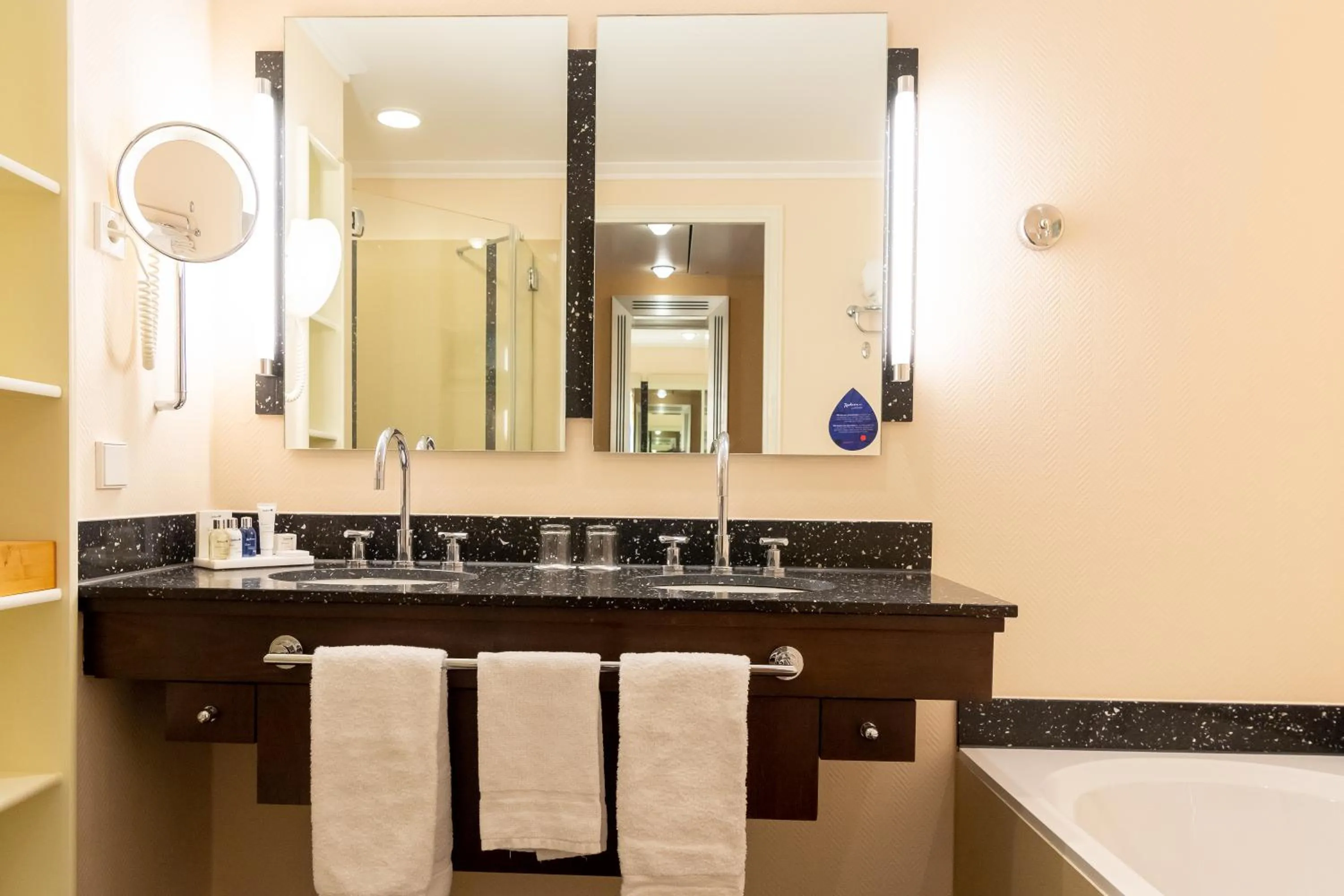 Bathroom in Van der Valk Palace Hotel Noordwijk