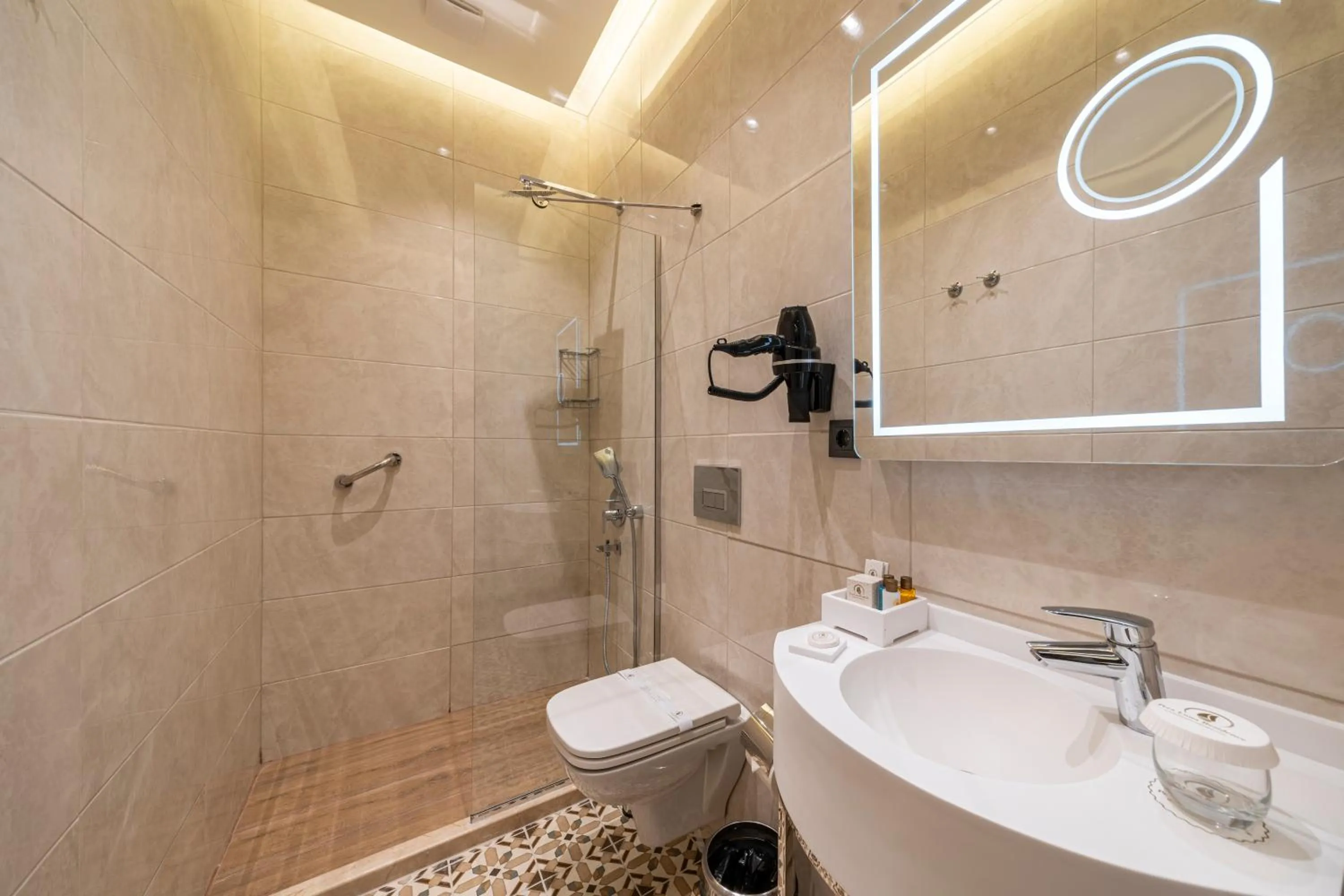 Shower in Pera Luna Premium Hotel