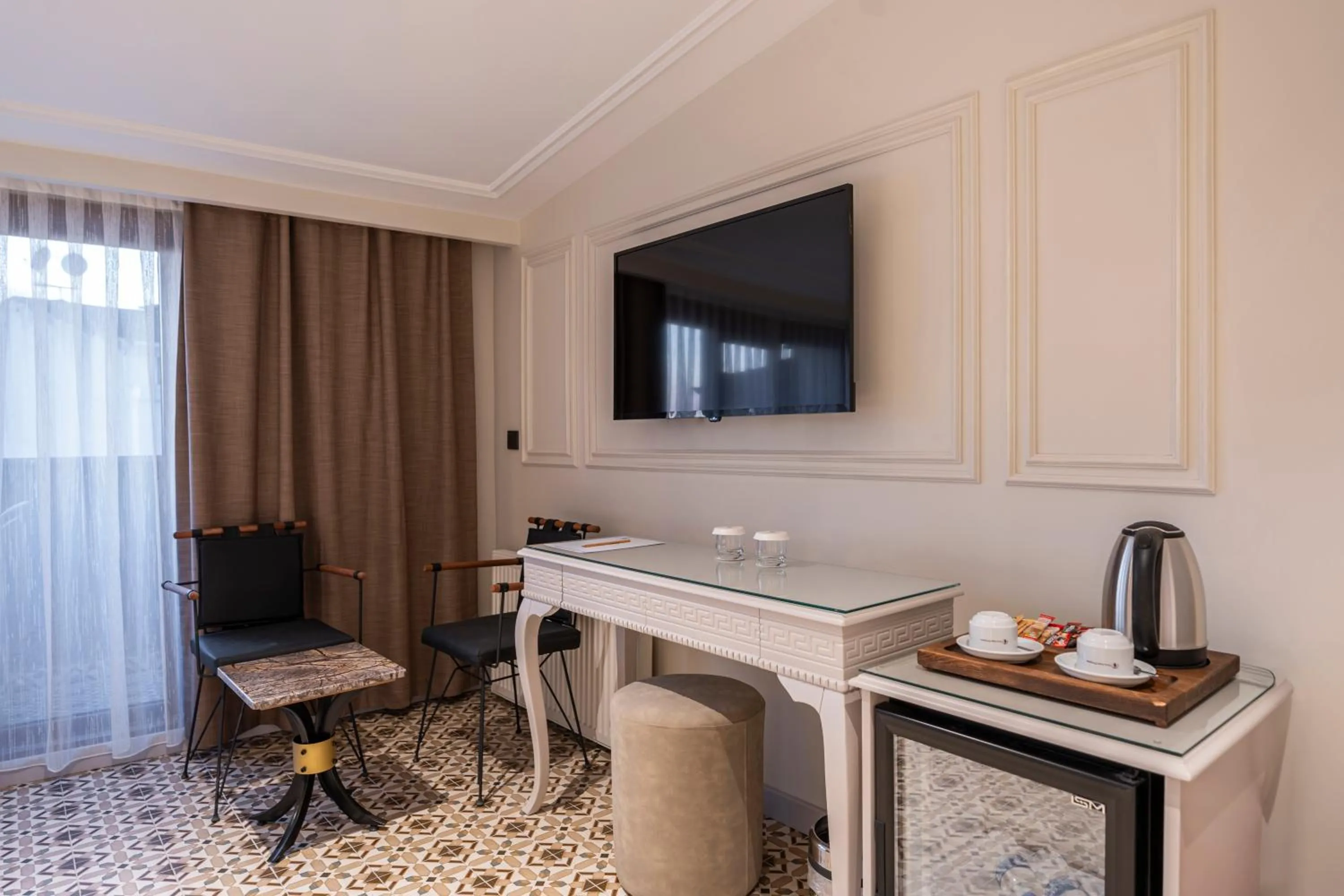 TV and multimedia in Pera Luna Premium Hotel