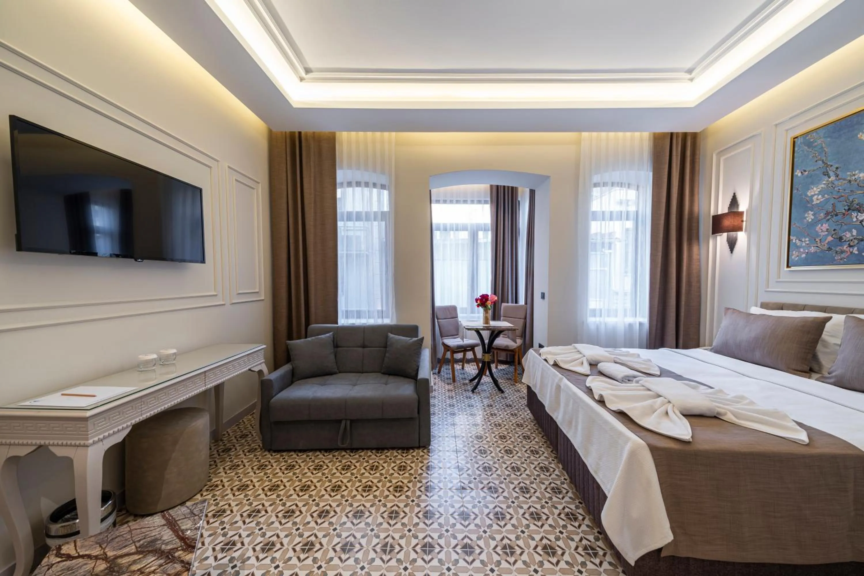 Communal lounge/ TV room, Bed in Pera Luna Premium Hotel