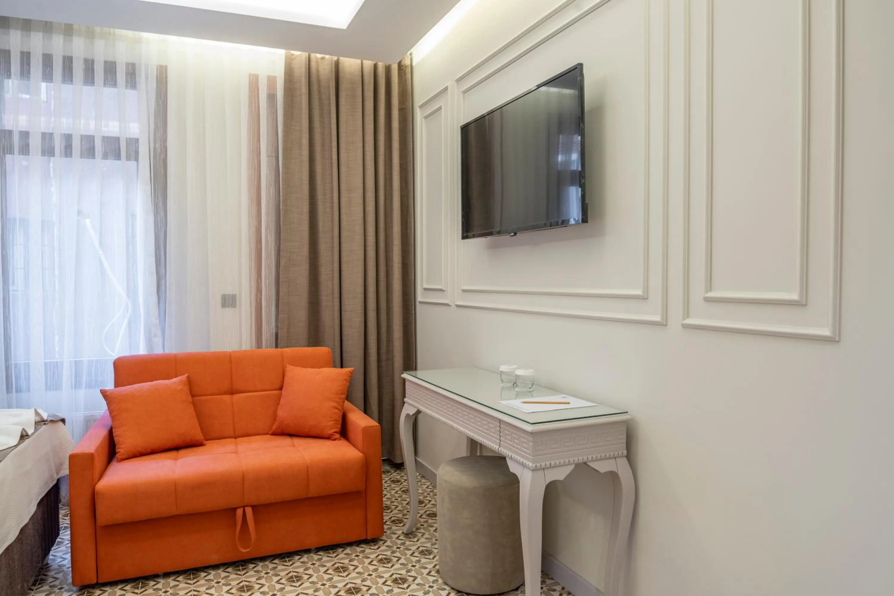 TV and multimedia in Pera Luna Premium Hotel