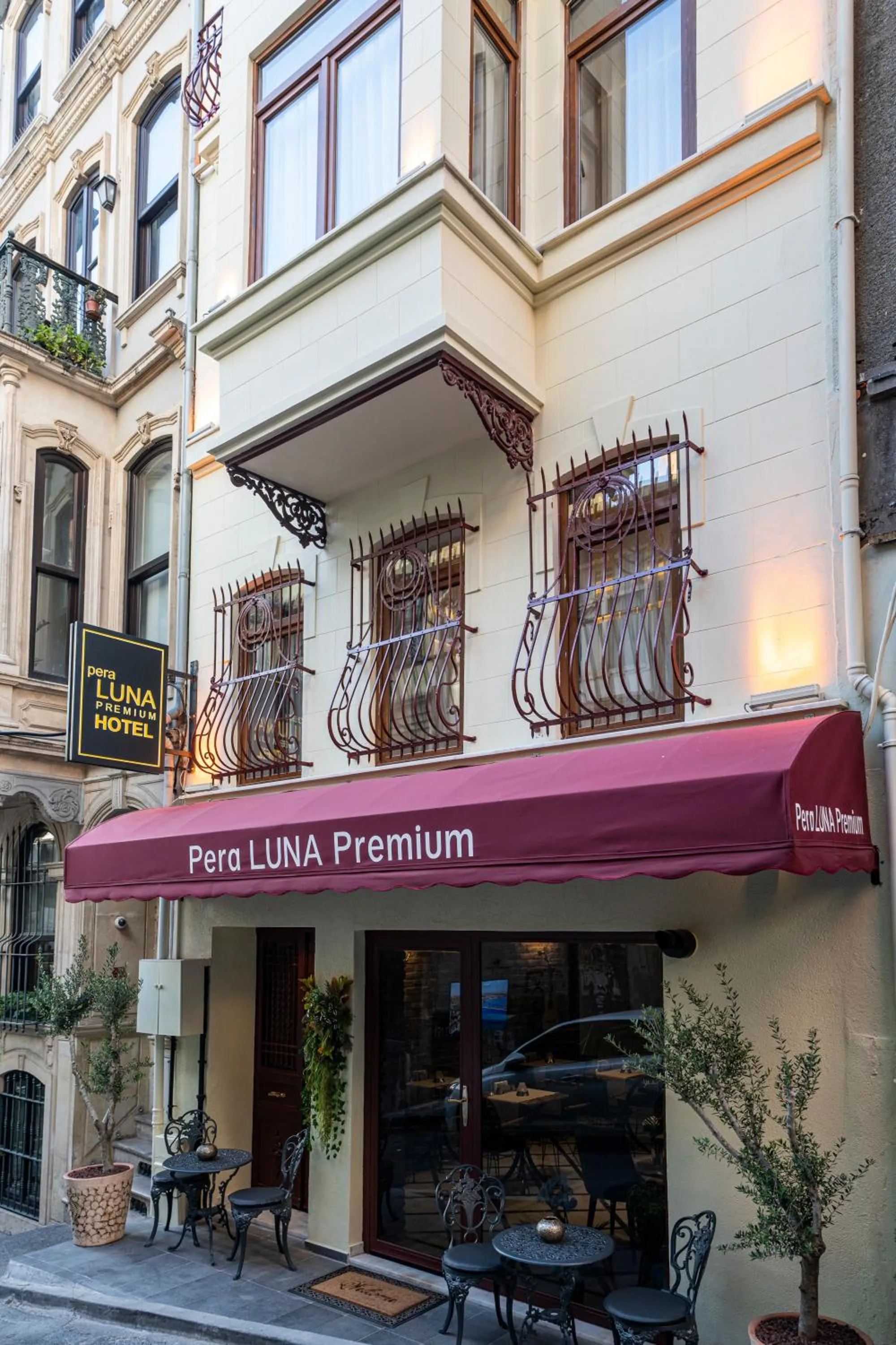 Property building in Pera Luna Premium Hotel