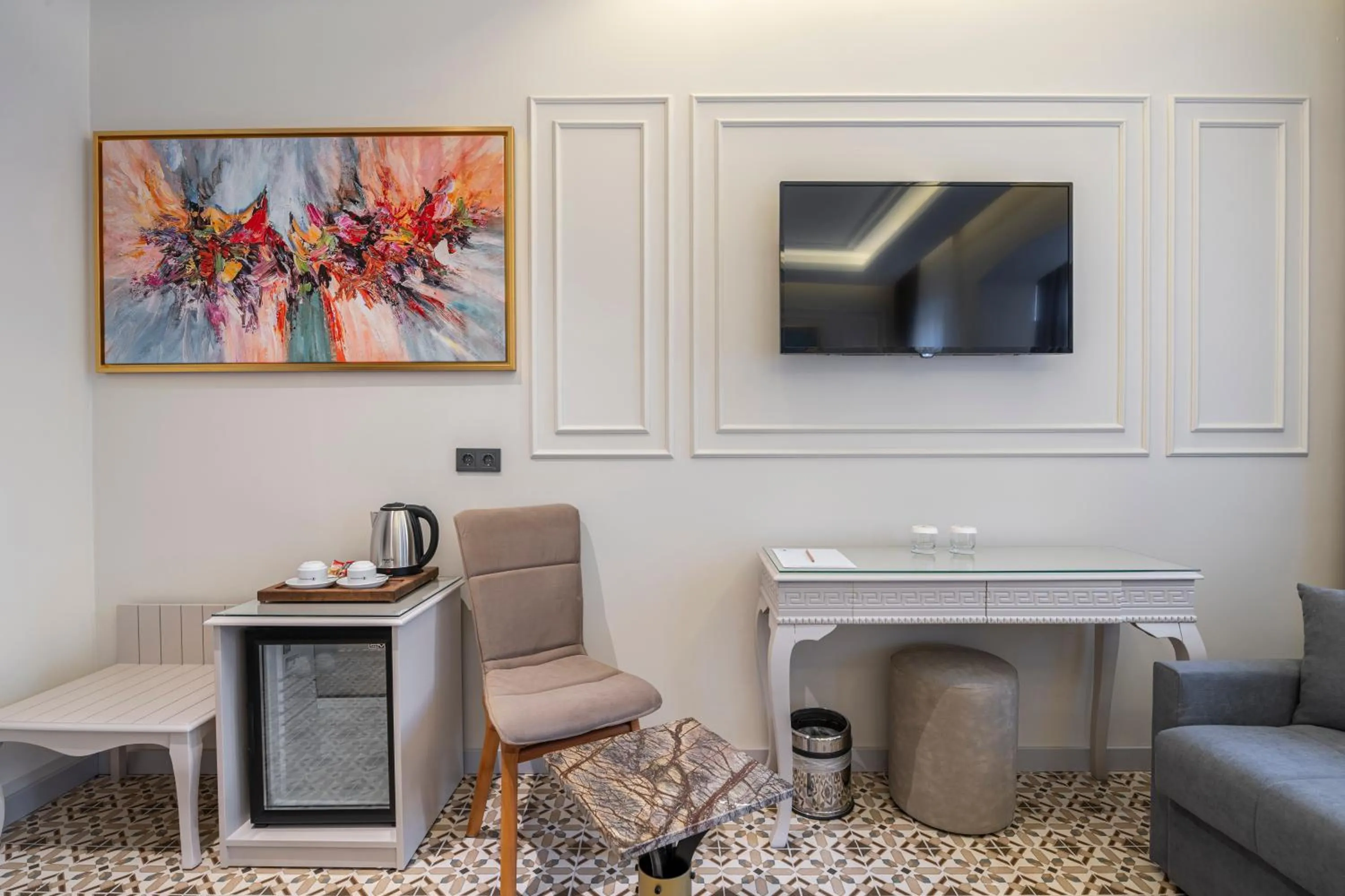 TV and multimedia in Pera Luna Premium Hotel