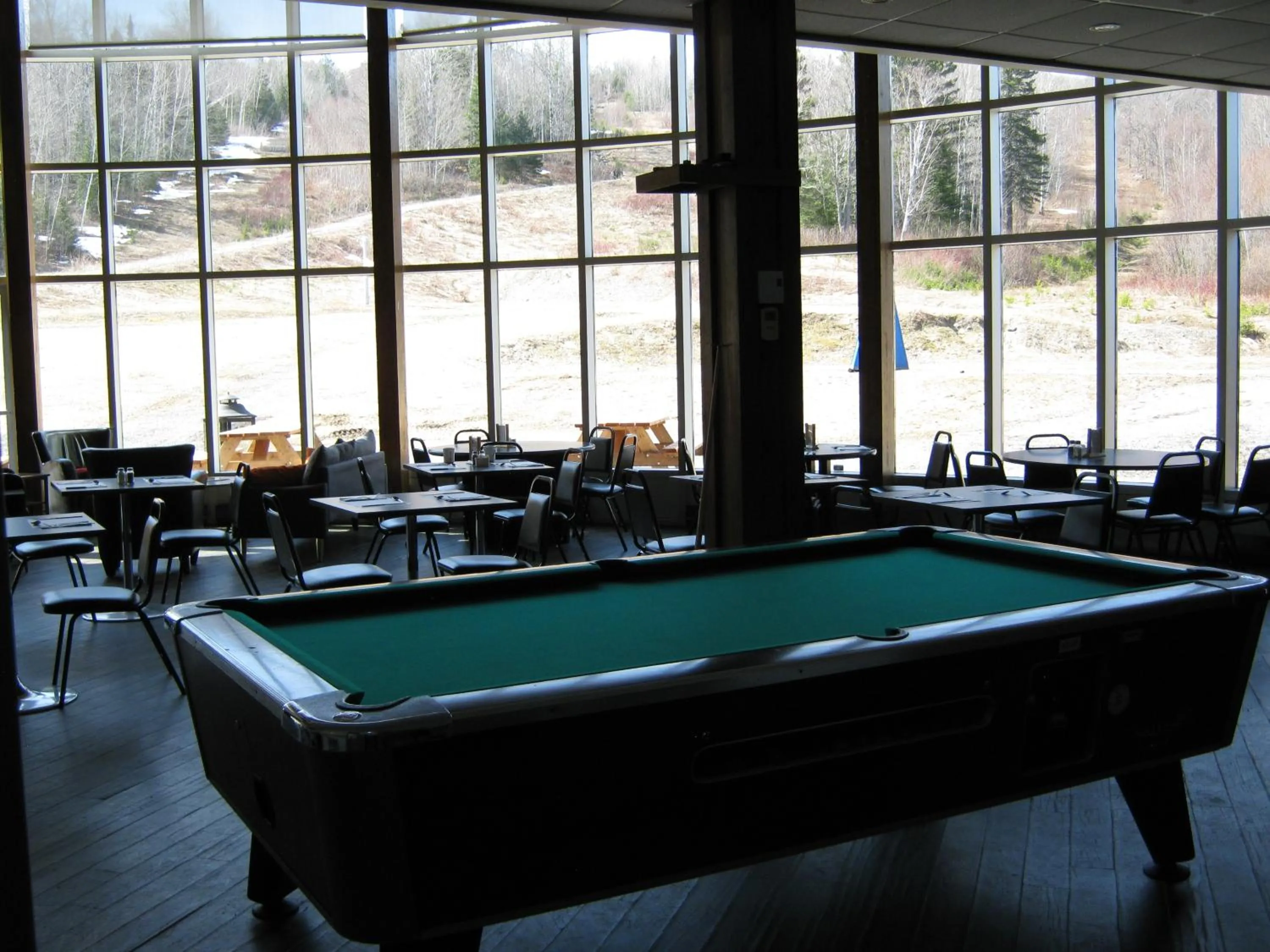 Billiard in Parc du Mont-Citadelle