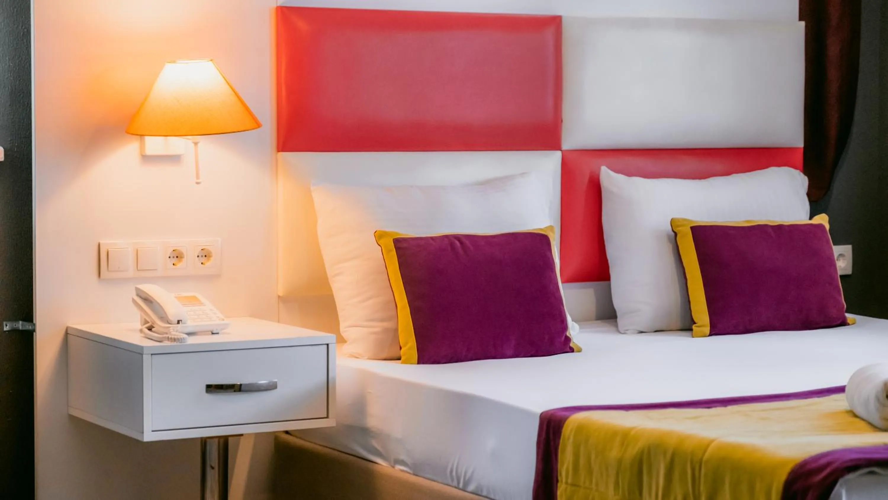 Massage, Bed in Orange Owl Hotel