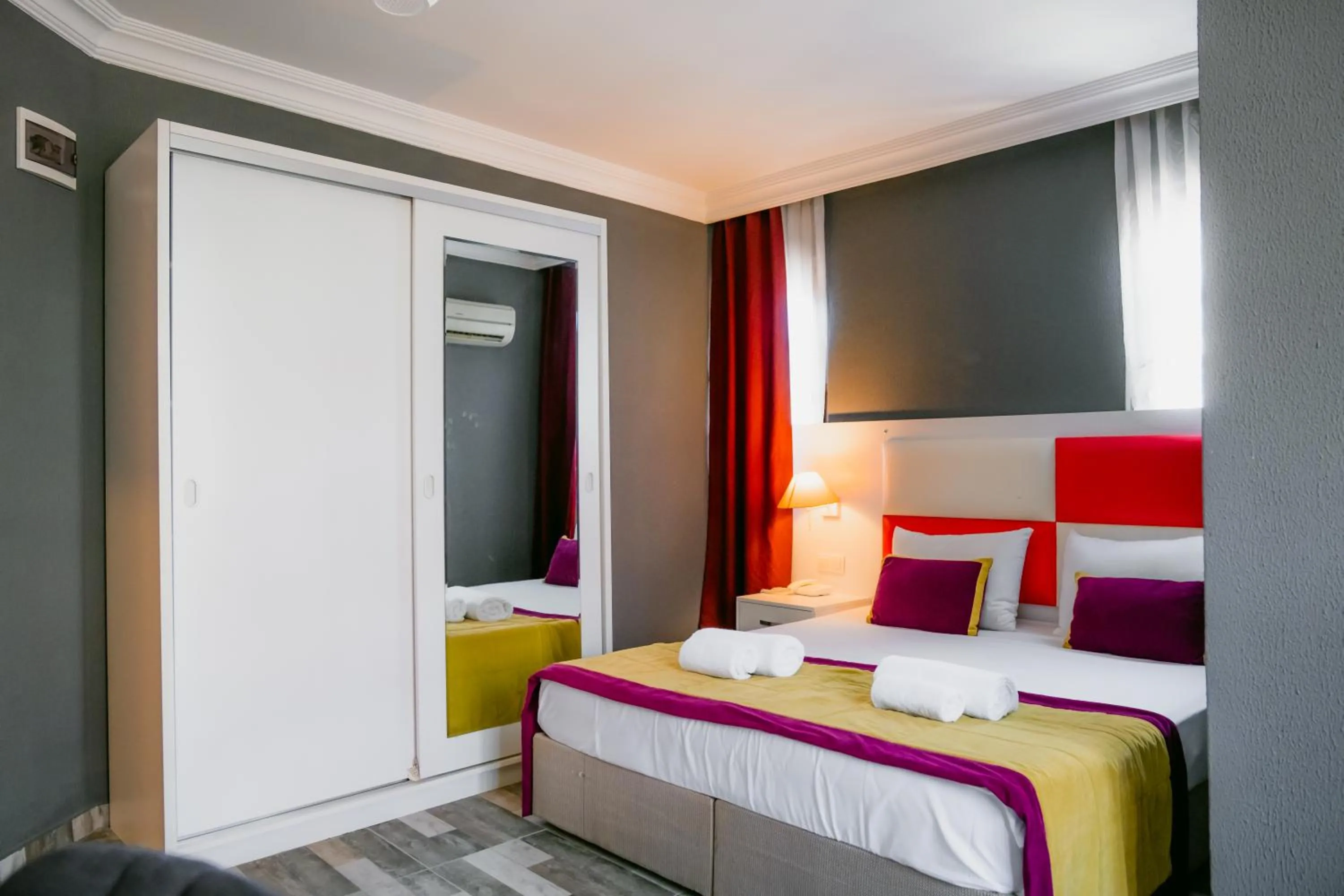 Massage, Bed in Orange Owl Hotel