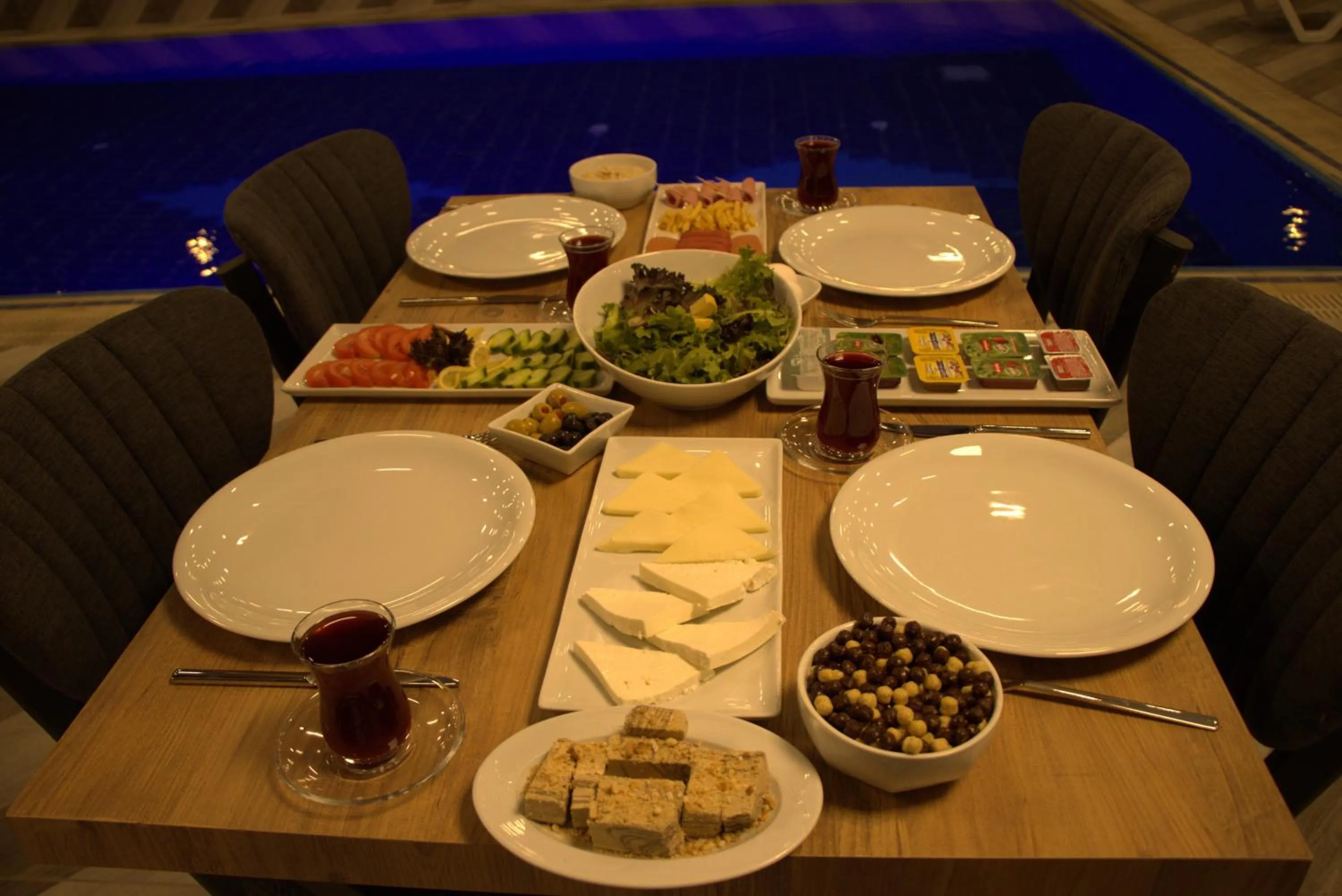 Food and drinks in Orange Owl Hotel