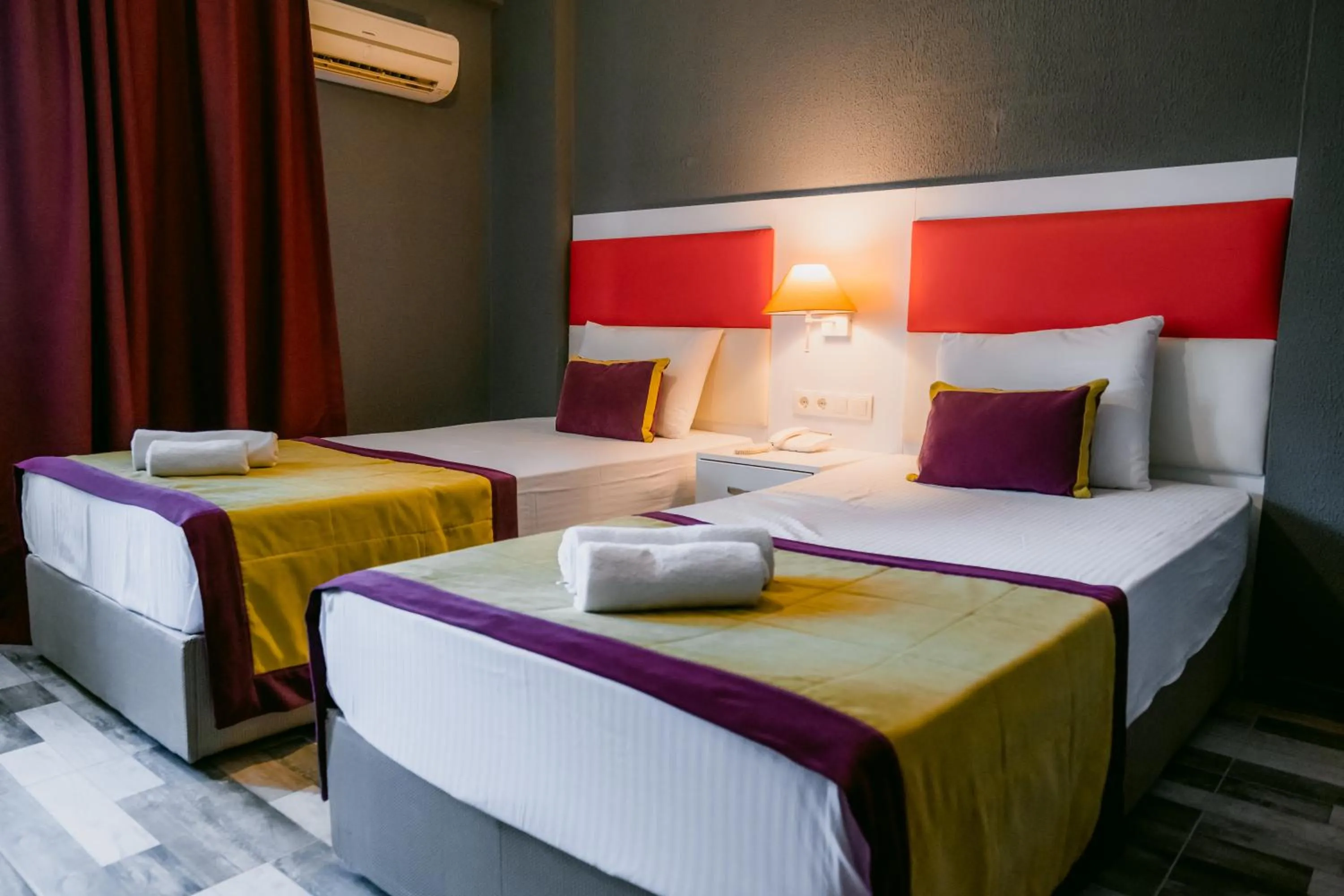 Massage, Bed in Orange Owl Hotel