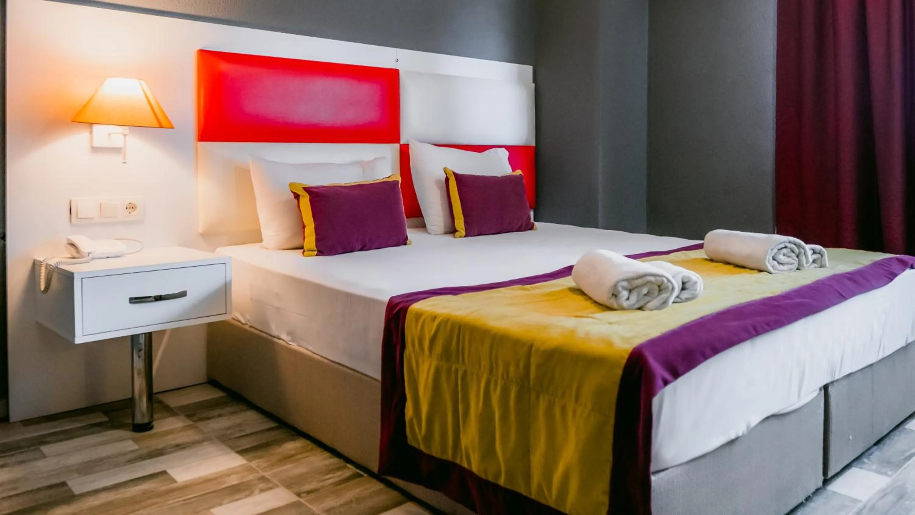 Massage, Bed in Orange Owl Hotel