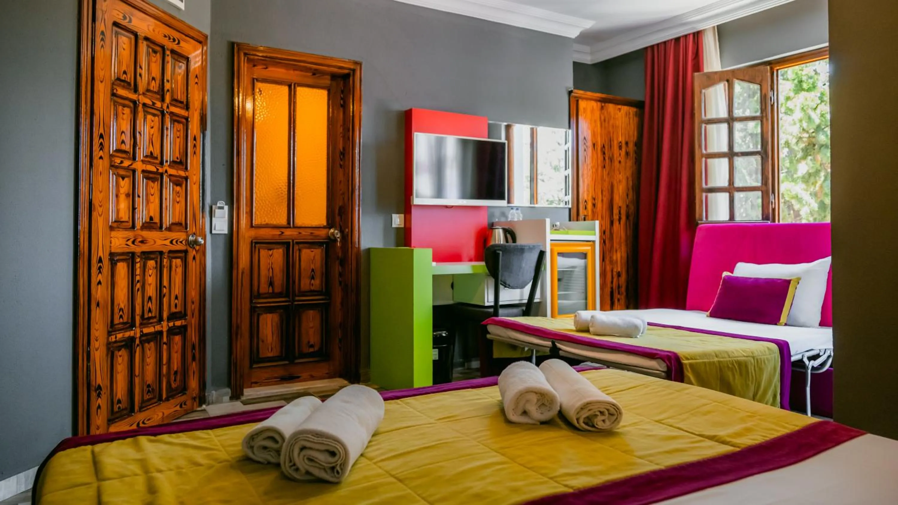 Massage, Seating Area in Orange Owl Hotel