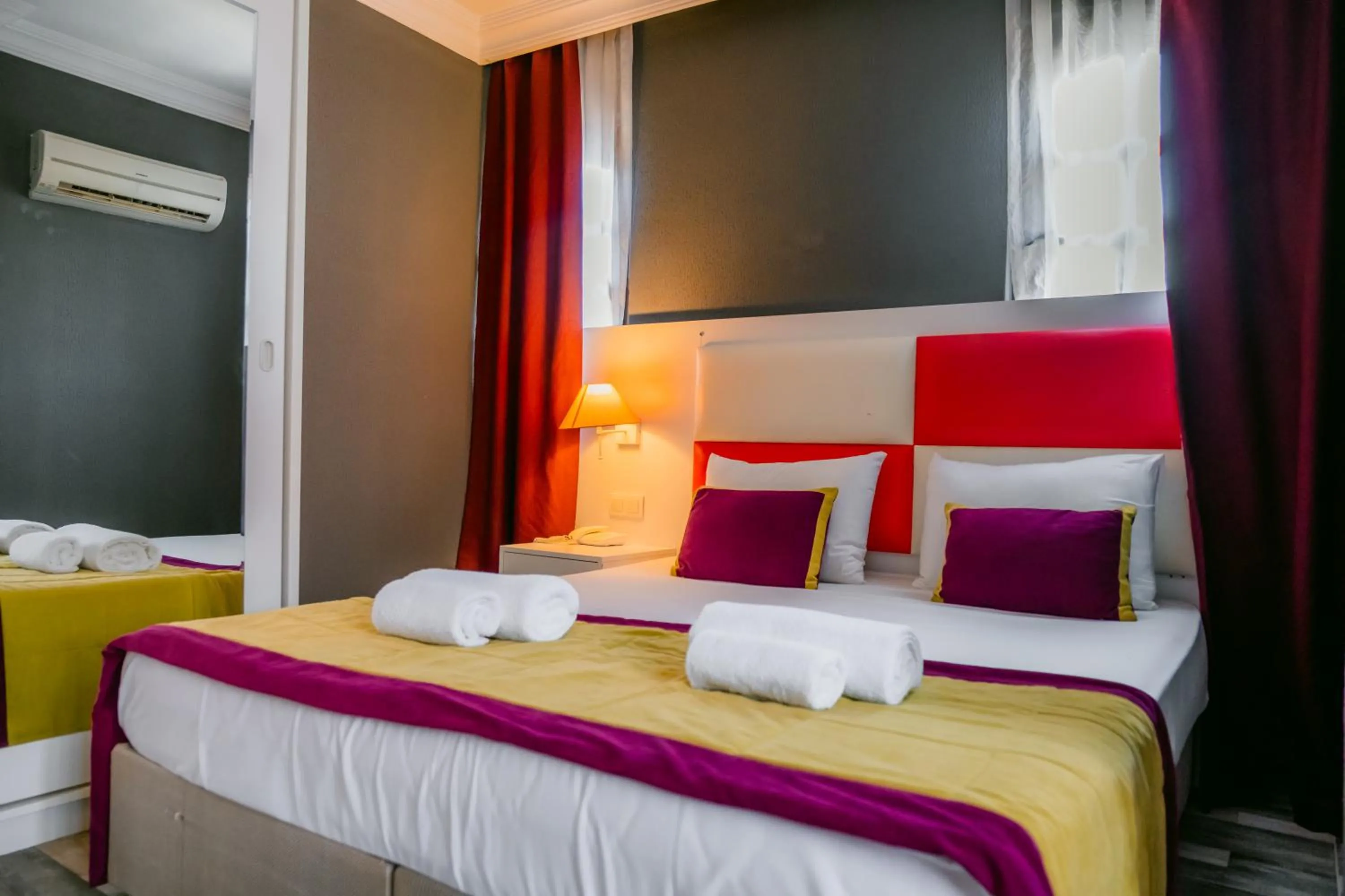 Massage, Bed in Orange Owl Hotel