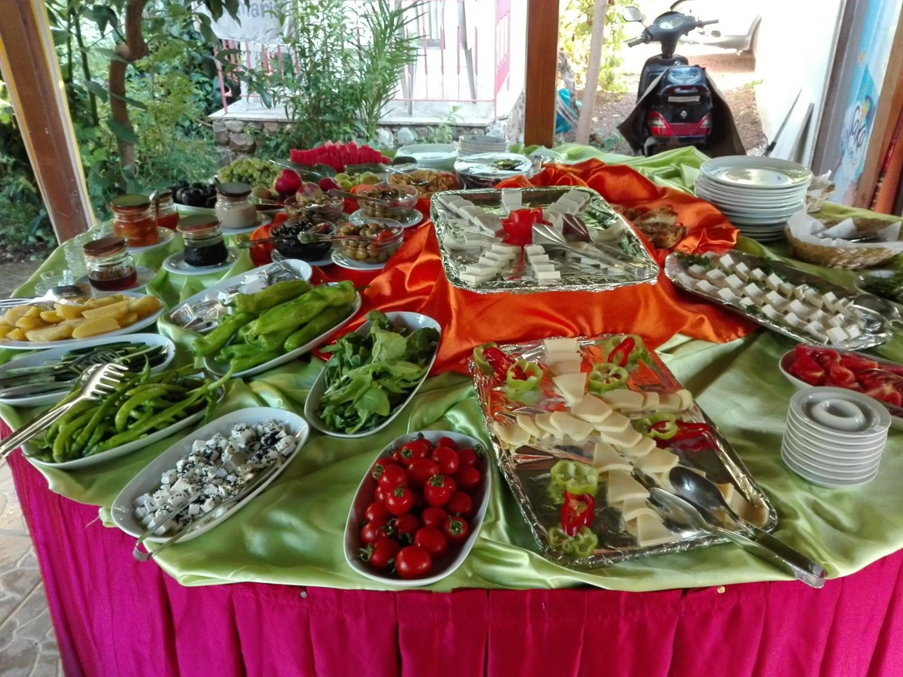 Restaurant/places to eat in Rosemary Pansiyon