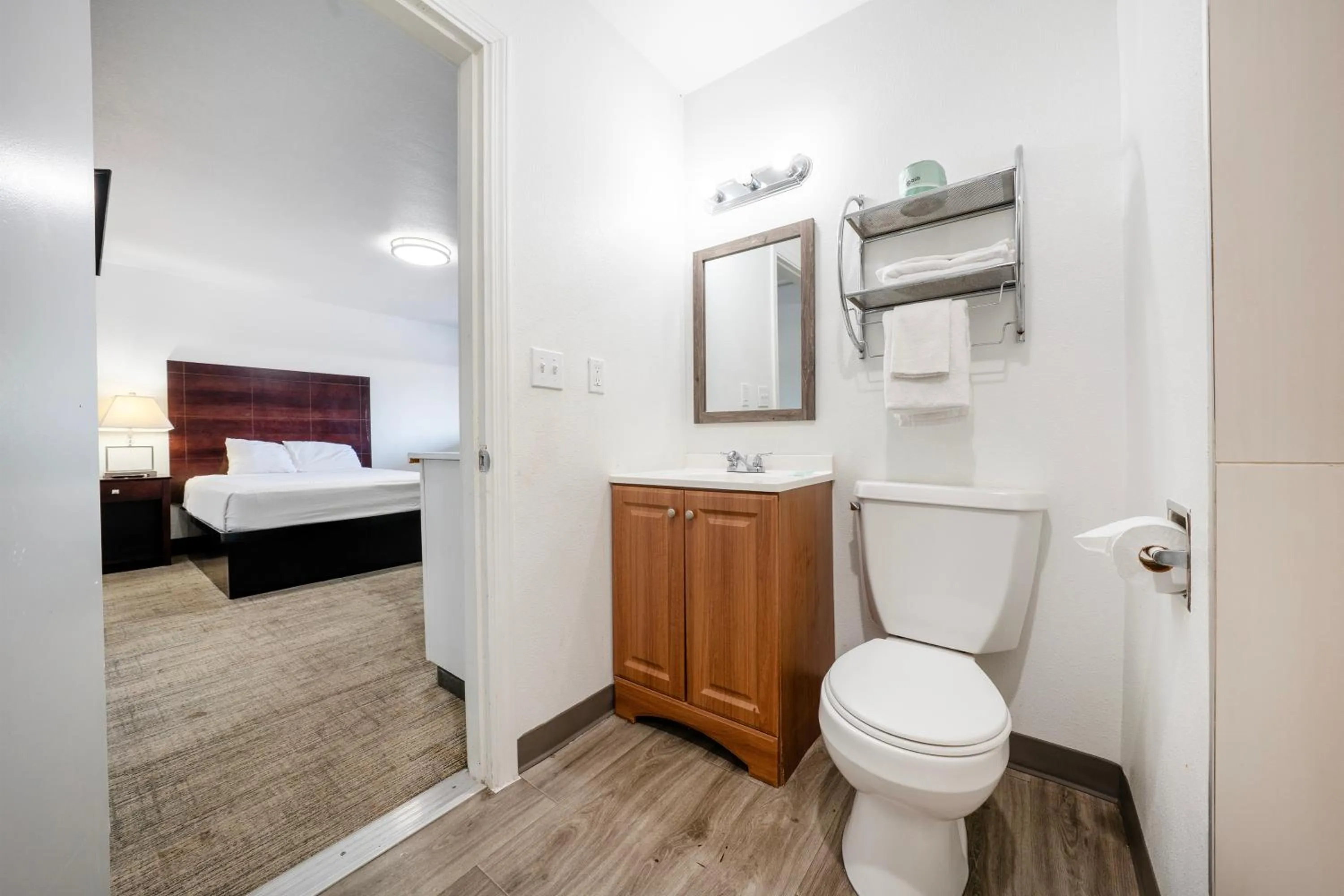 Bathroom, Bed in Banfield Studios By OYO Portland OR