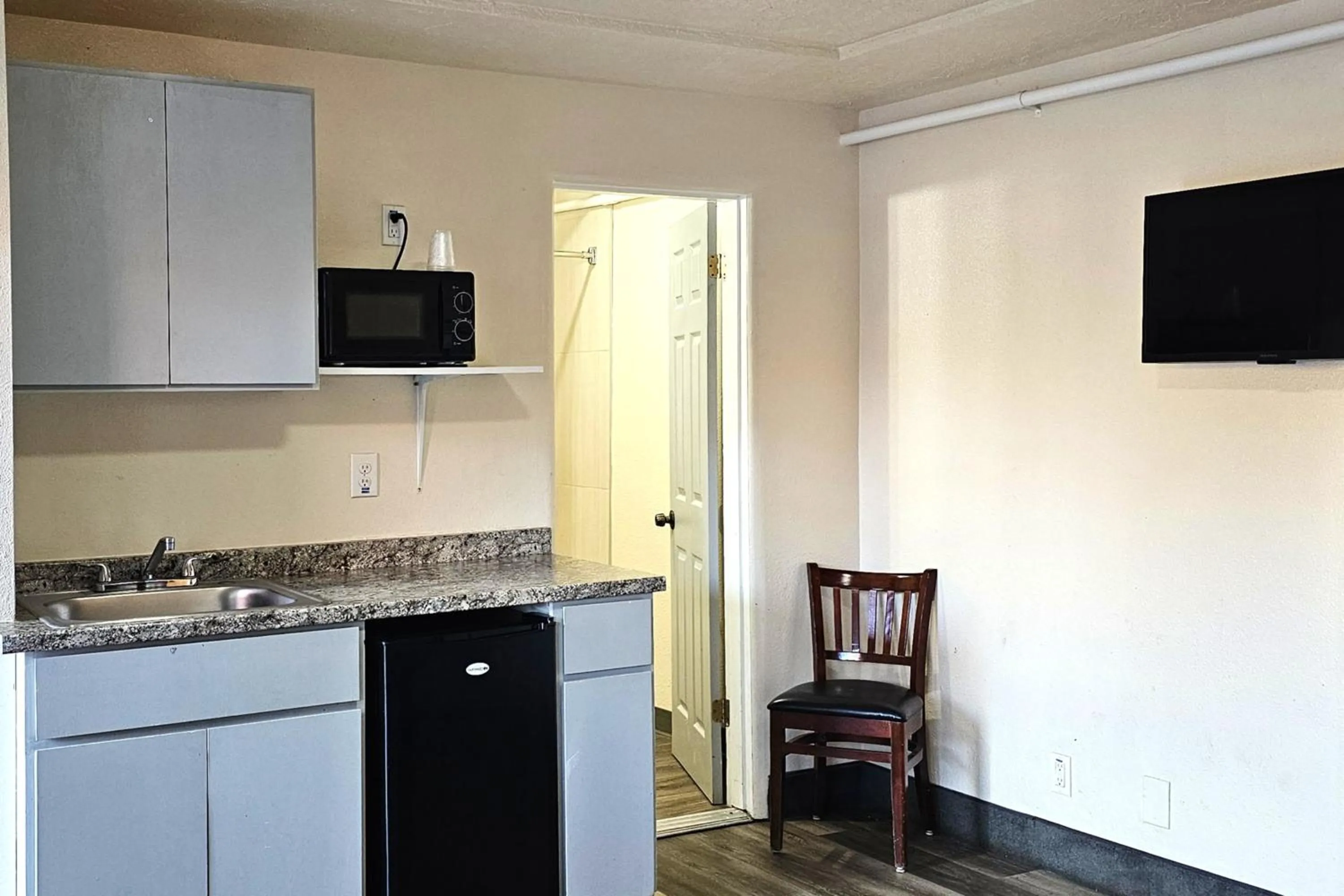 Kitchen or kitchenette in Banfield Studios By OYO Portland OR