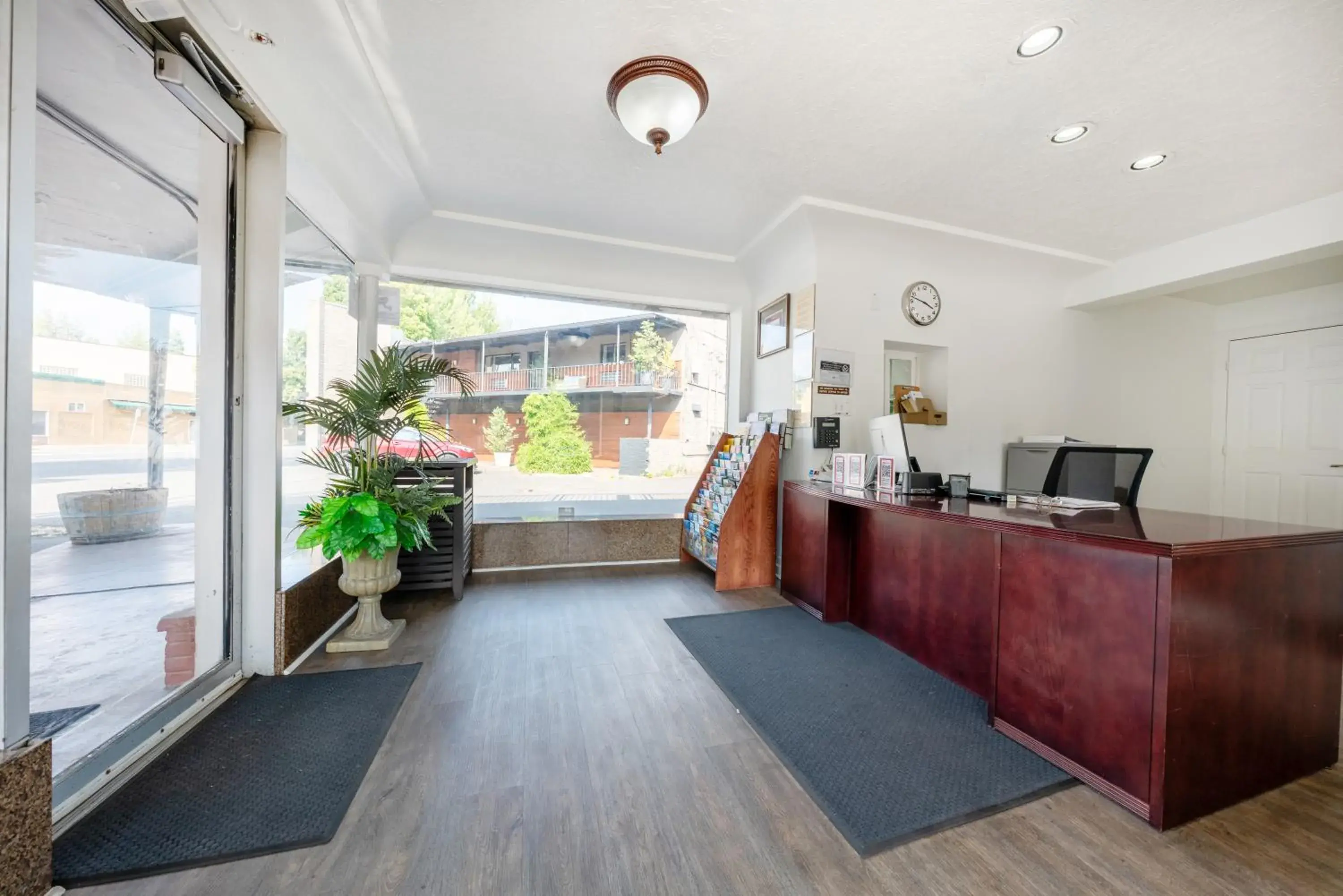 Lobby or reception in Banfield Studios By OYO Portland OR Lobby or reception in Banfield Studios By OYO Portland OR