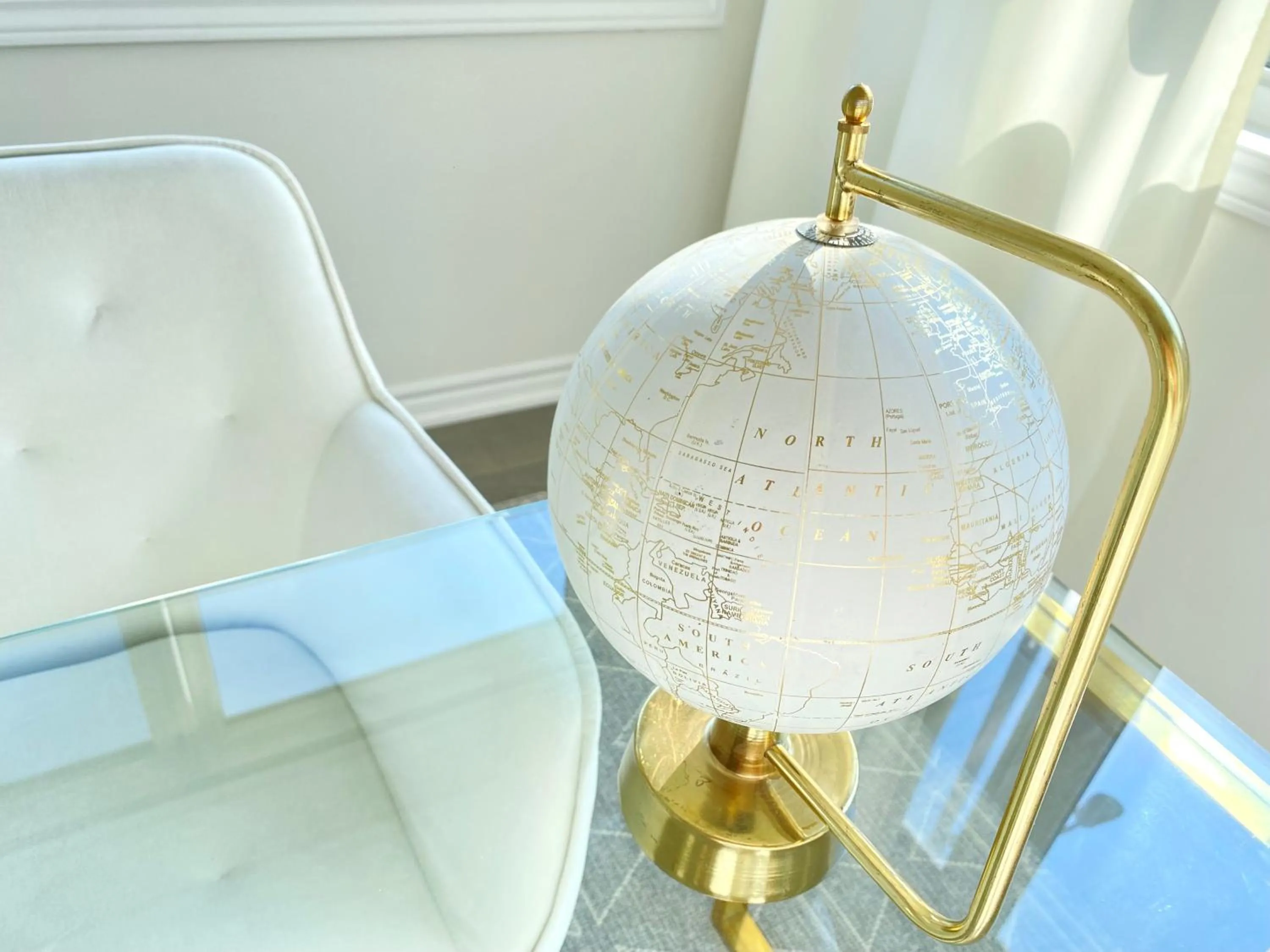 Modern and Bright Luxury Home Centrally Located in Toronto’s GTA