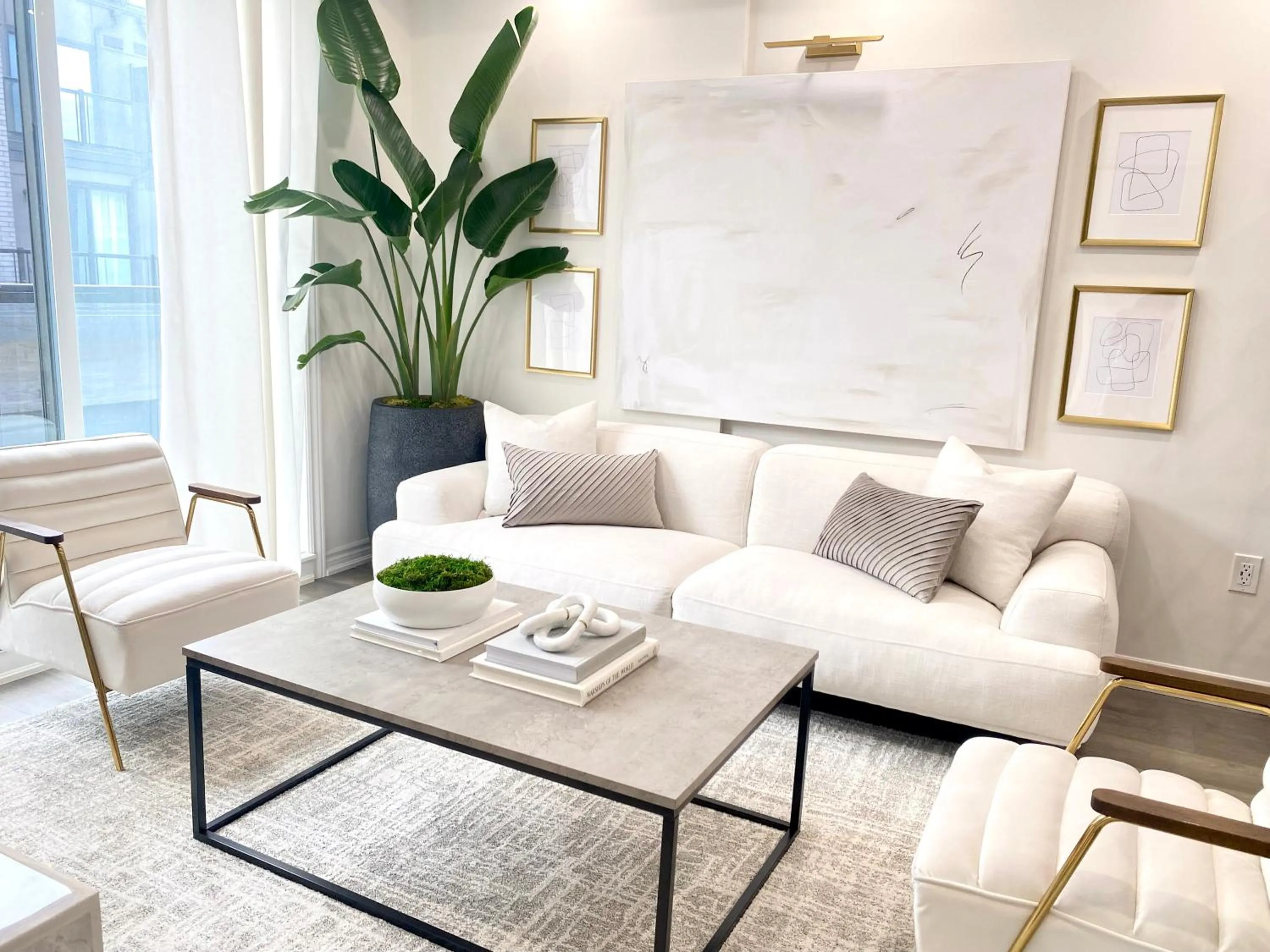 Modern and Bright Luxury Home Centrally Located in Toronto’s GTA