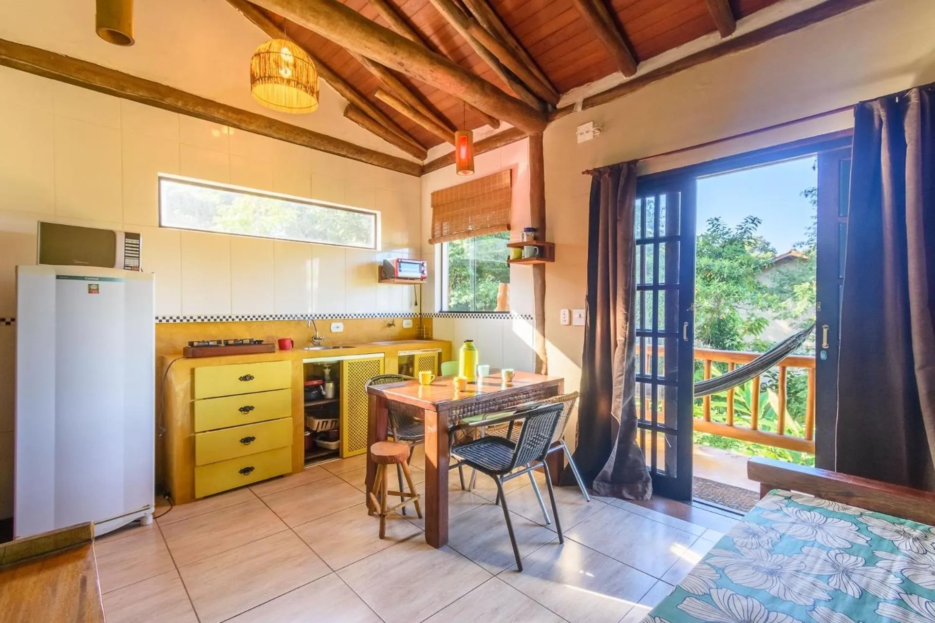 Kitchen or kitchenette in Chalés Yababali Lagoinha