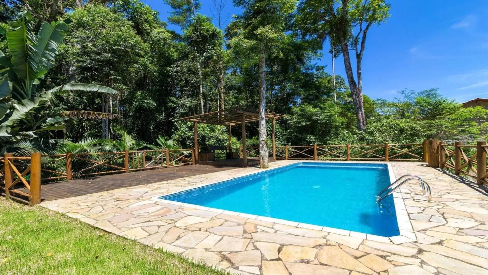 Pool view in Chalés Yababali Lagoinha