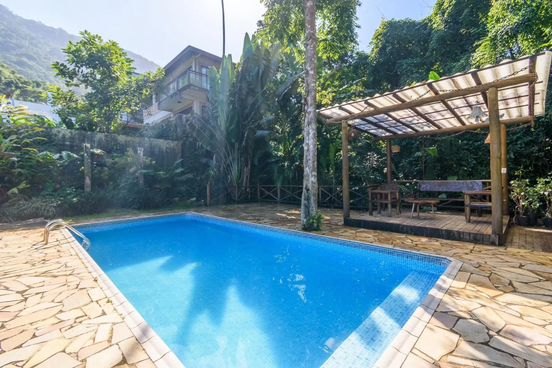 Swimming pool in Chalés Yababali Lagoinha