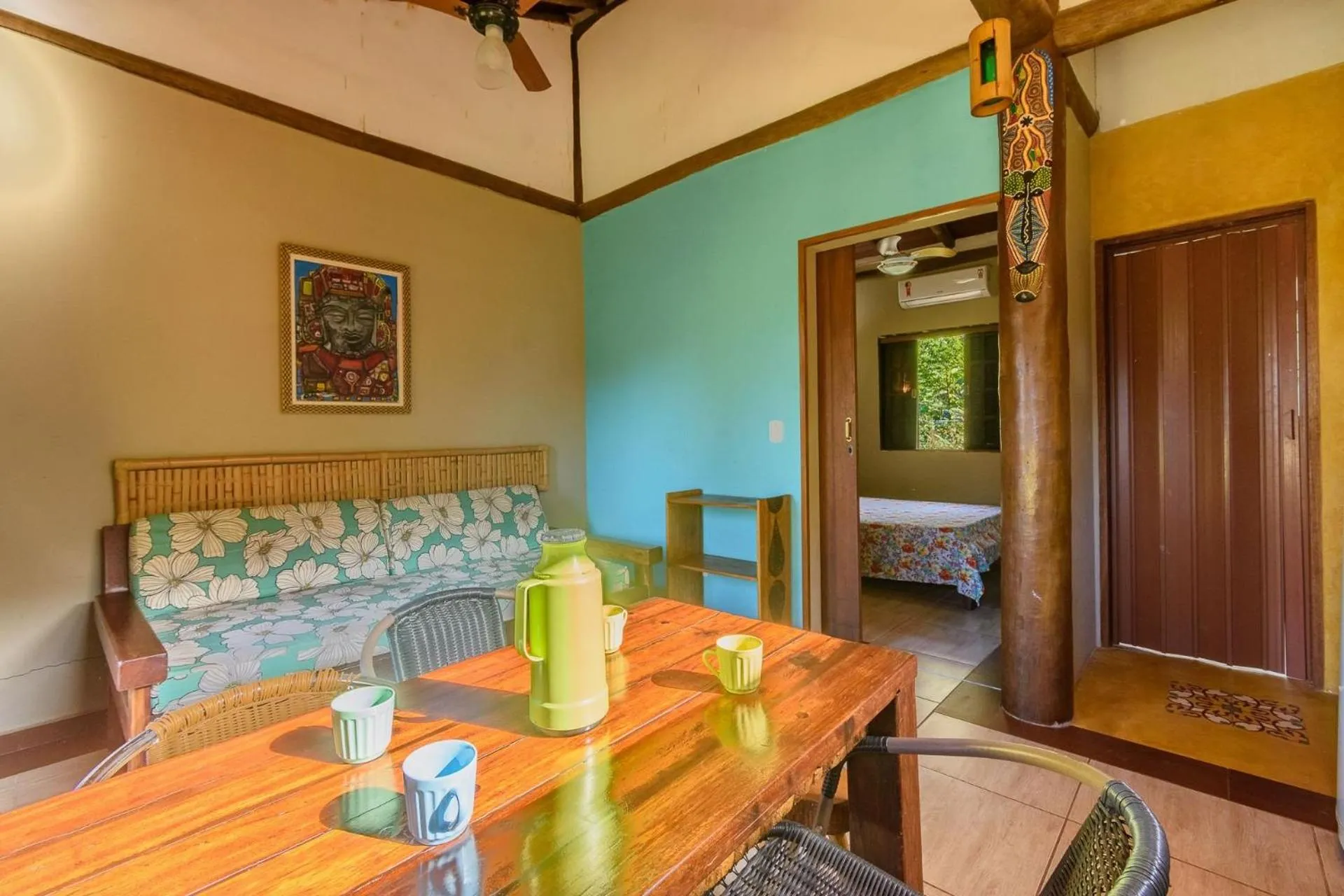 Living room, Bed in Chalés Yababali Lagoinha