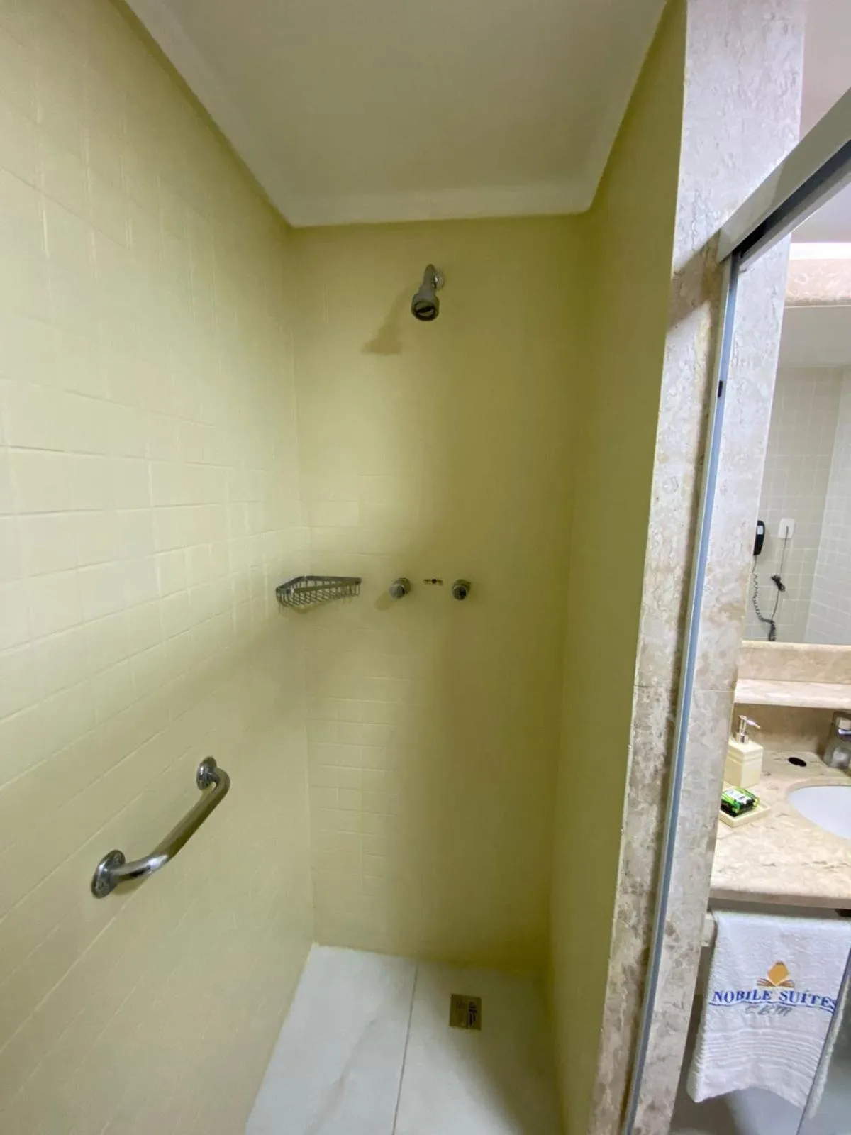 Shower in Flat Beira Mar Piedade