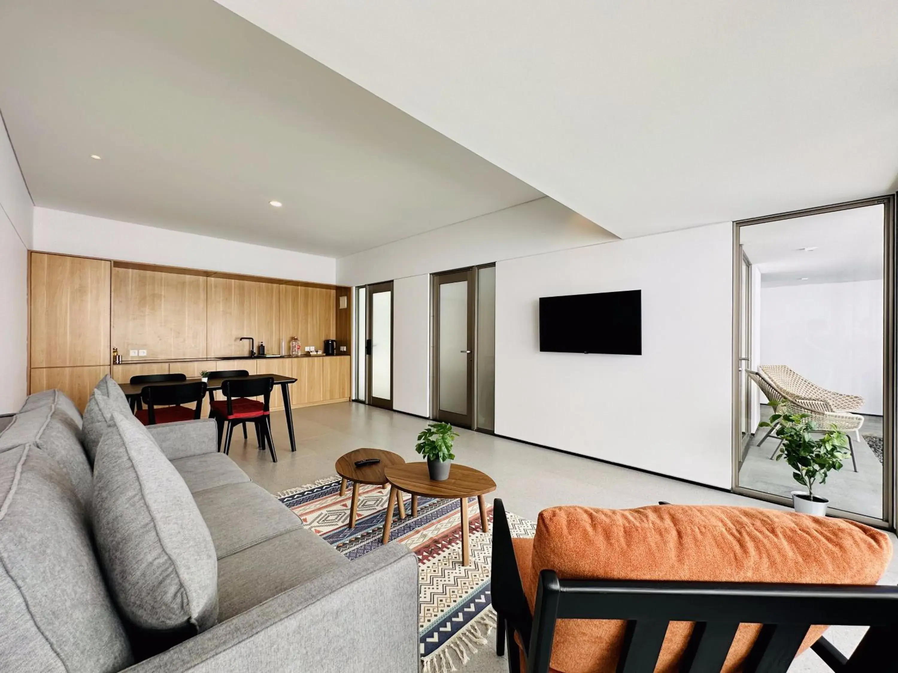 King Suite with Spa Bath in Bungalow Homes King Suite with Spa Bath in Bungalow Homes