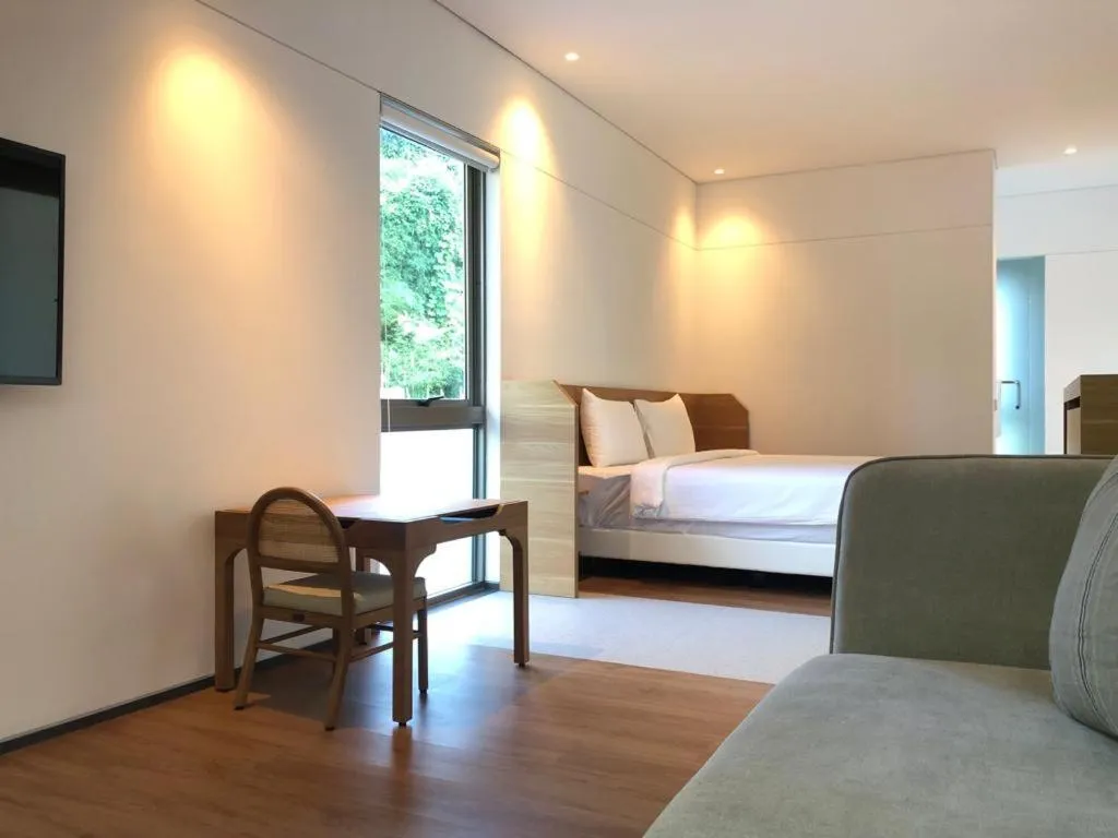 TV and multimedia, Bed in Bungalow Homes