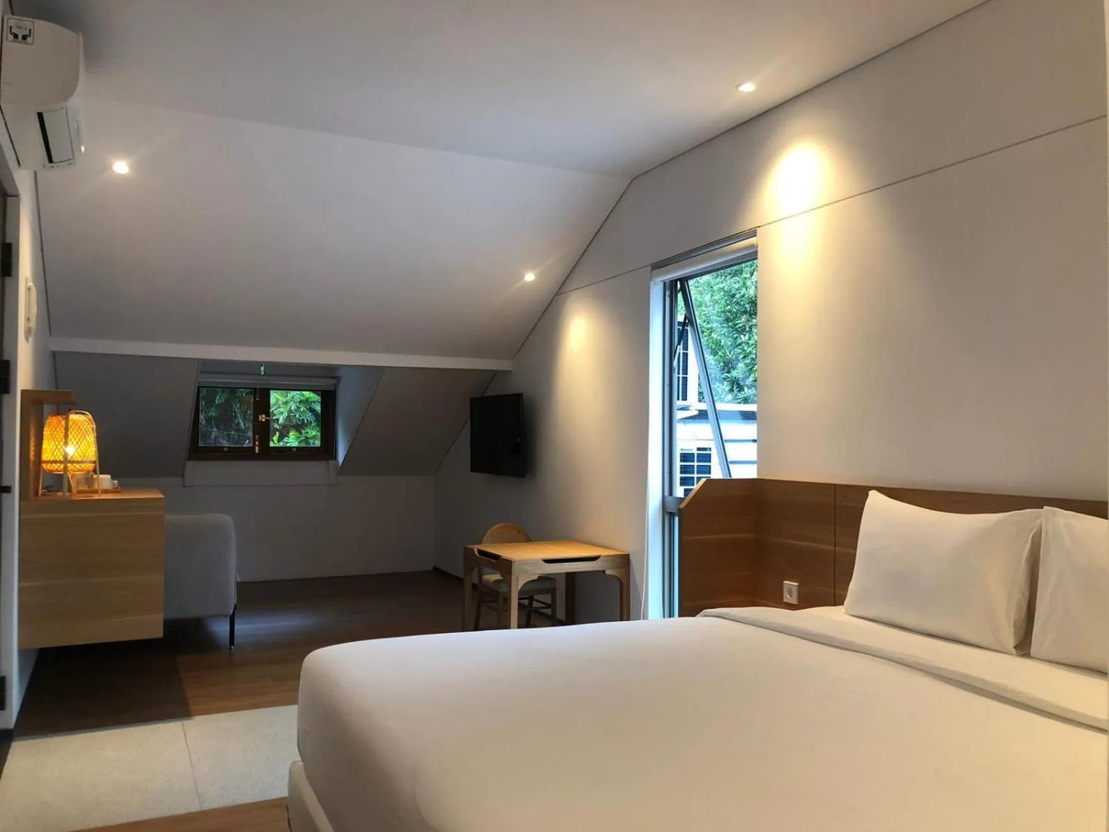 Communal lounge/ TV room, Bed in Bungalow Homes