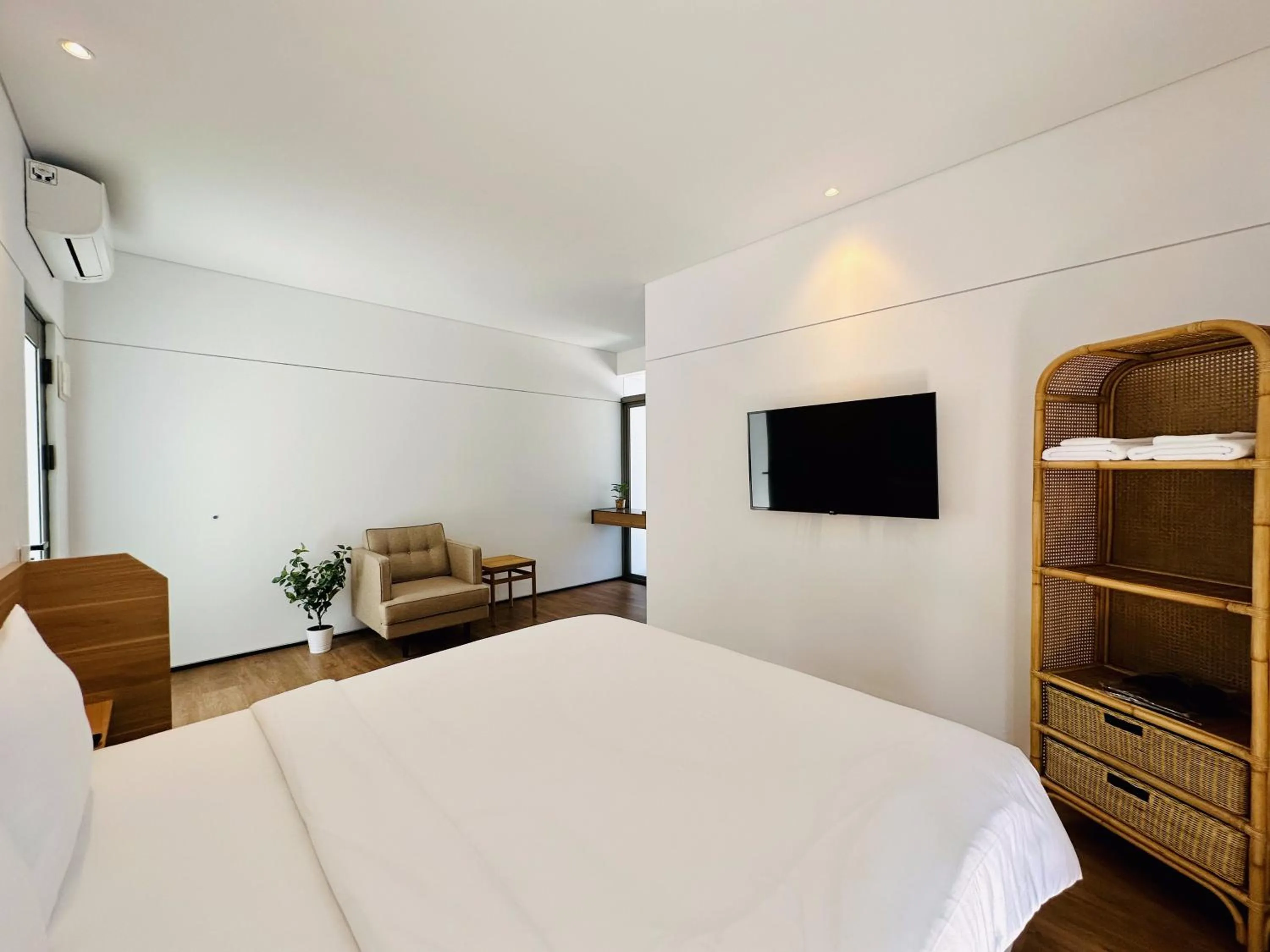 Photo of the whole room, Bed in Bungalow Homes