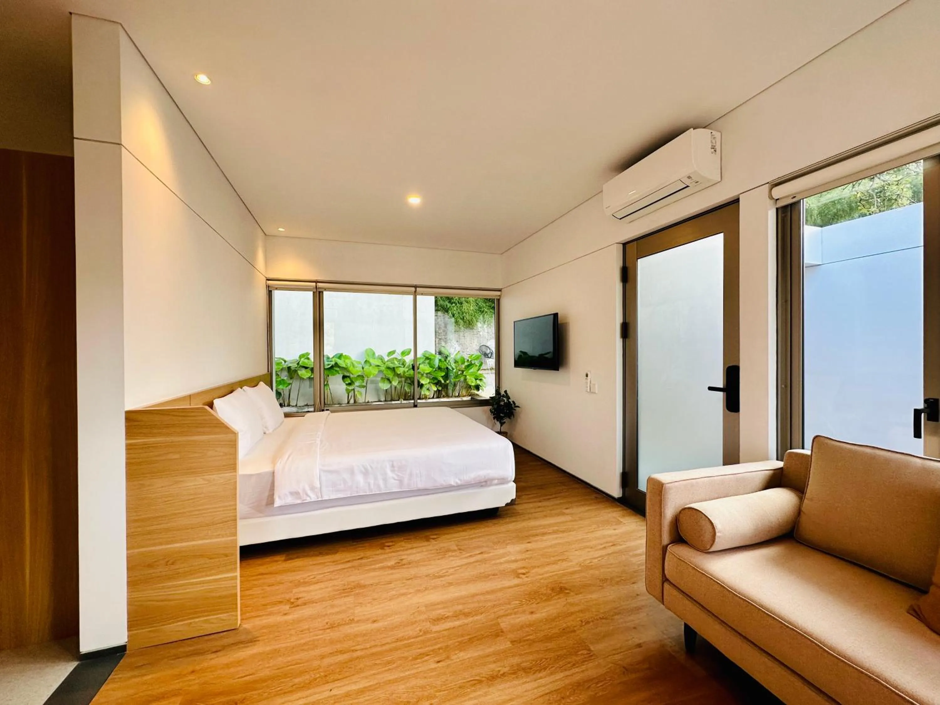 TV and multimedia, Bed in Bungalow Homes